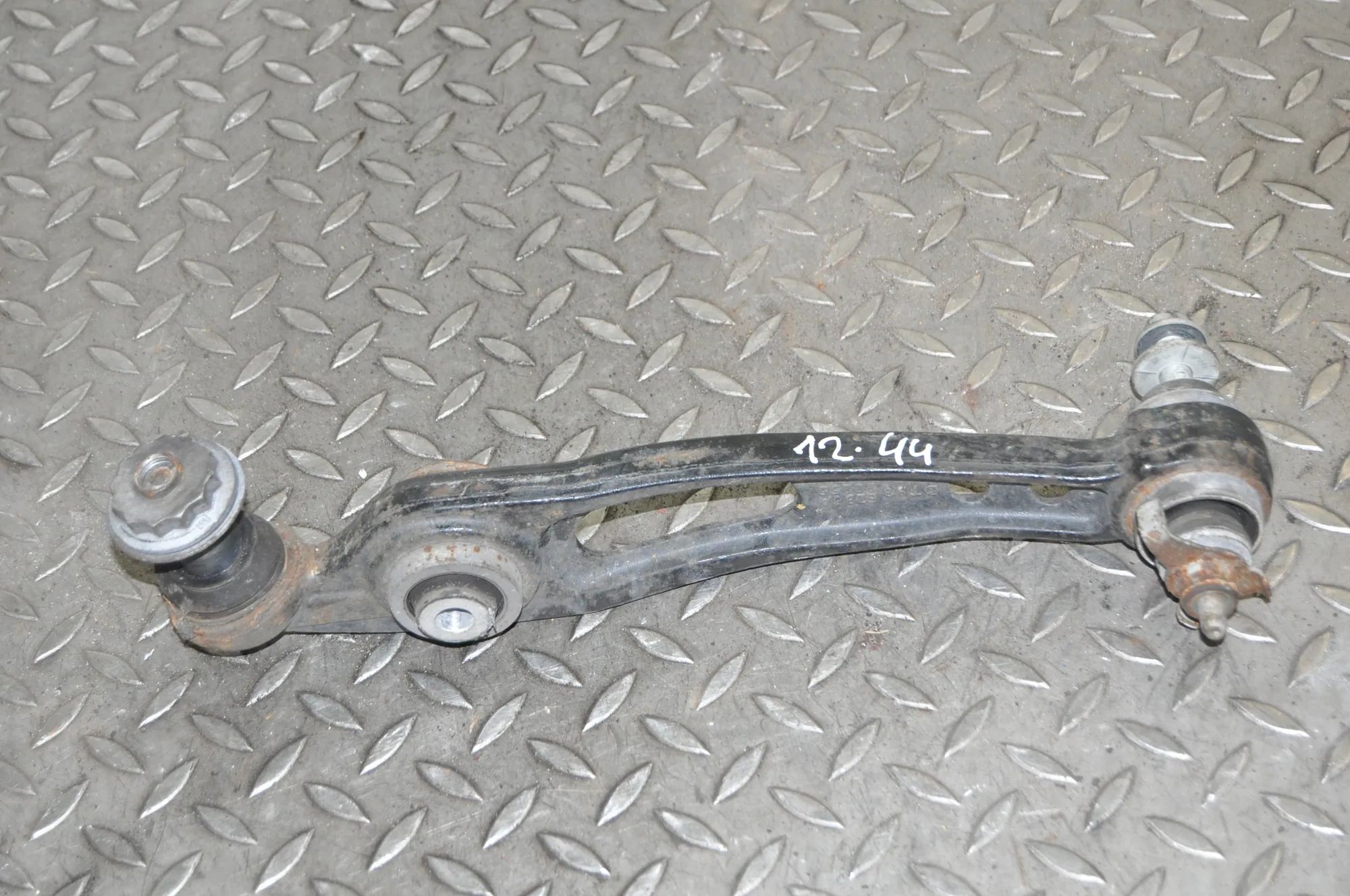 Land Rover Range Rover Sport (L494) Front Left Straight Control Arm Front Left Straight Control Arm — LAND ROVER RA...