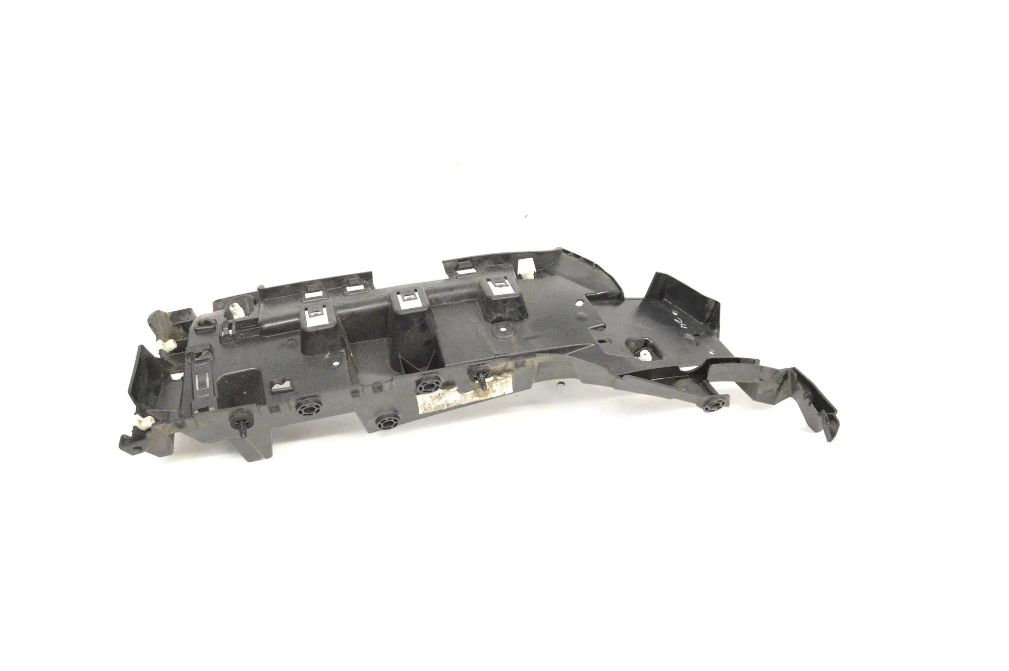 Land Rover Discovery Rear Right Bumper Bracket Rear Right Bumper Bracket — LAND ROVER DISCOVER...