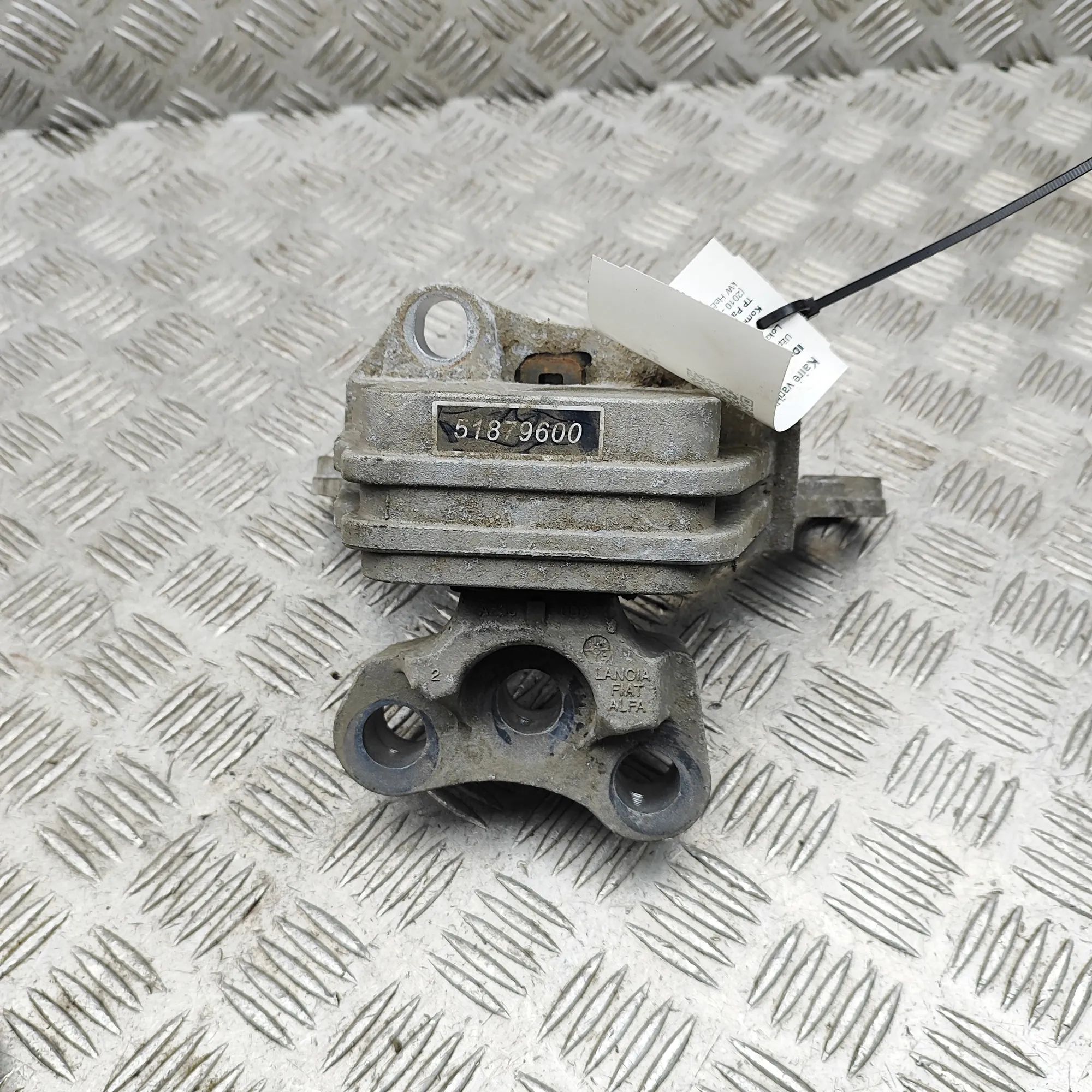Alfa-Romeo Giulietta (940) Left Side Engine Mount Left Side Engine Mount — ALFA ROMEO GIULIETTA (...