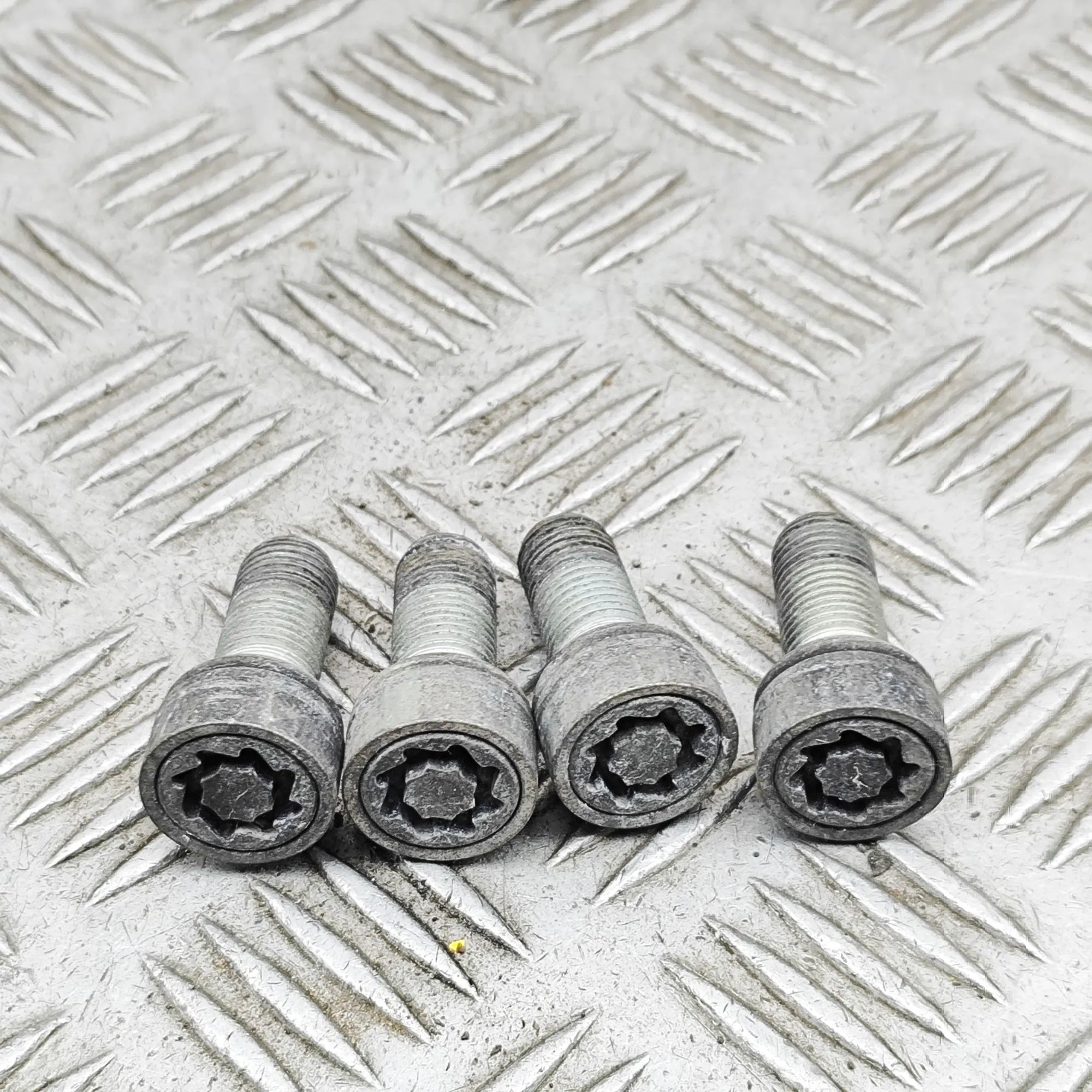 Volkswagen Arteon Locking wheel bolt set Locking wheel bolt set — VW ARTEON (3H7) (2017-...