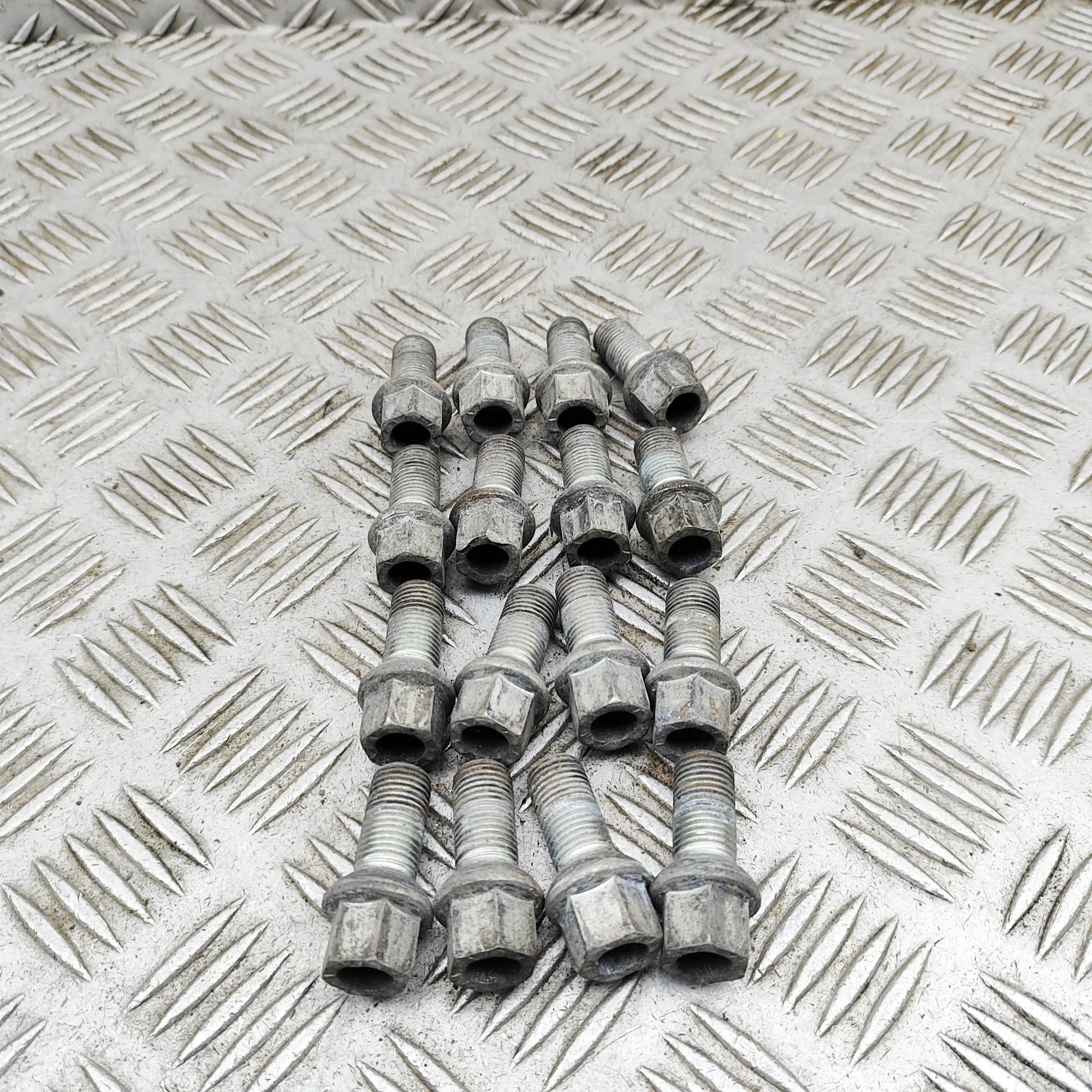 Volkswagen Arteon Wheel Screws Kit Wheel Screws Kit — VW ARTEON (3H7) (2017-...) —...