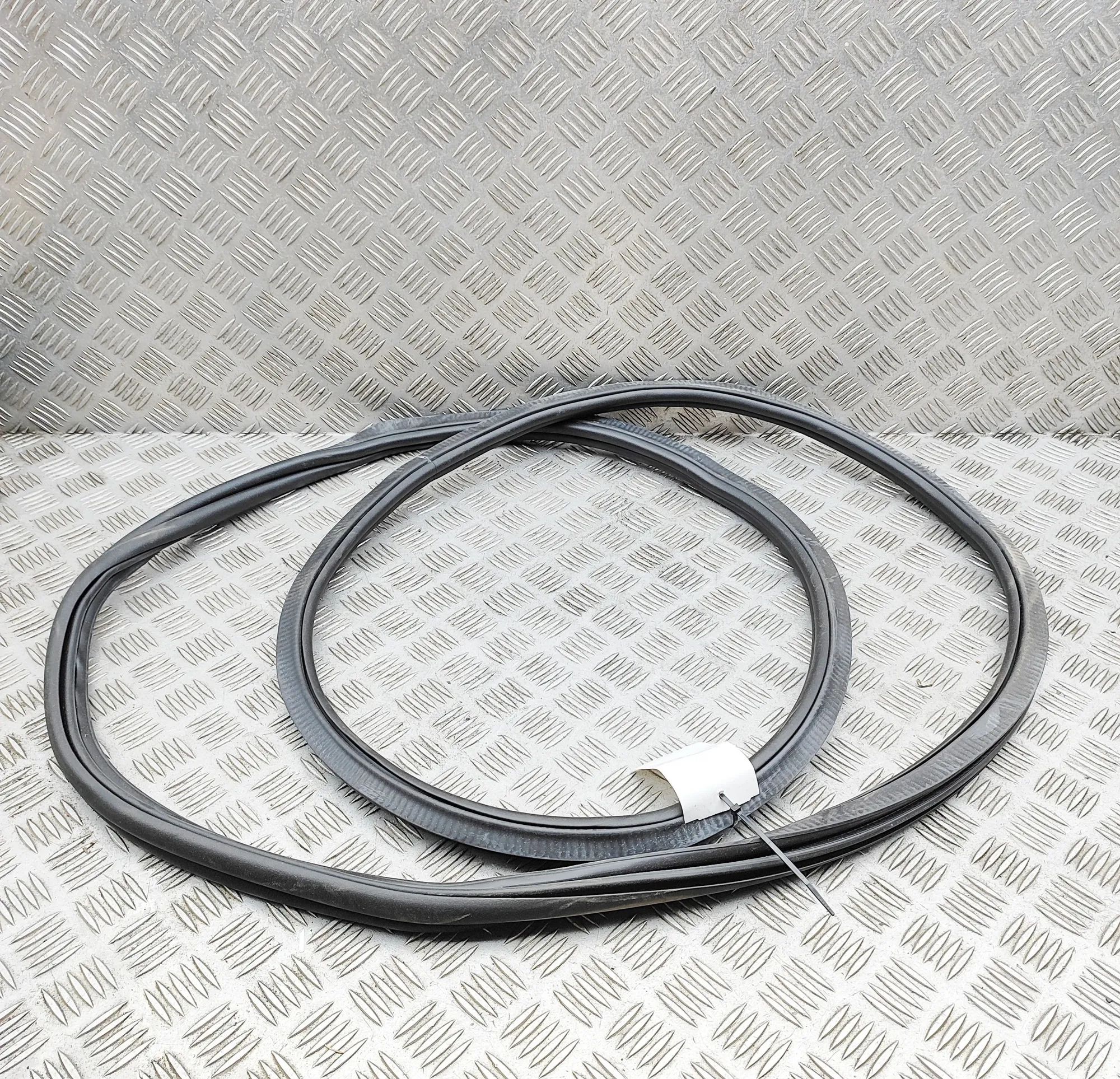 BMW X5 (G05) Door rubber seal — front left Door rubber seal — front left — BMW X5 (G05) (2...