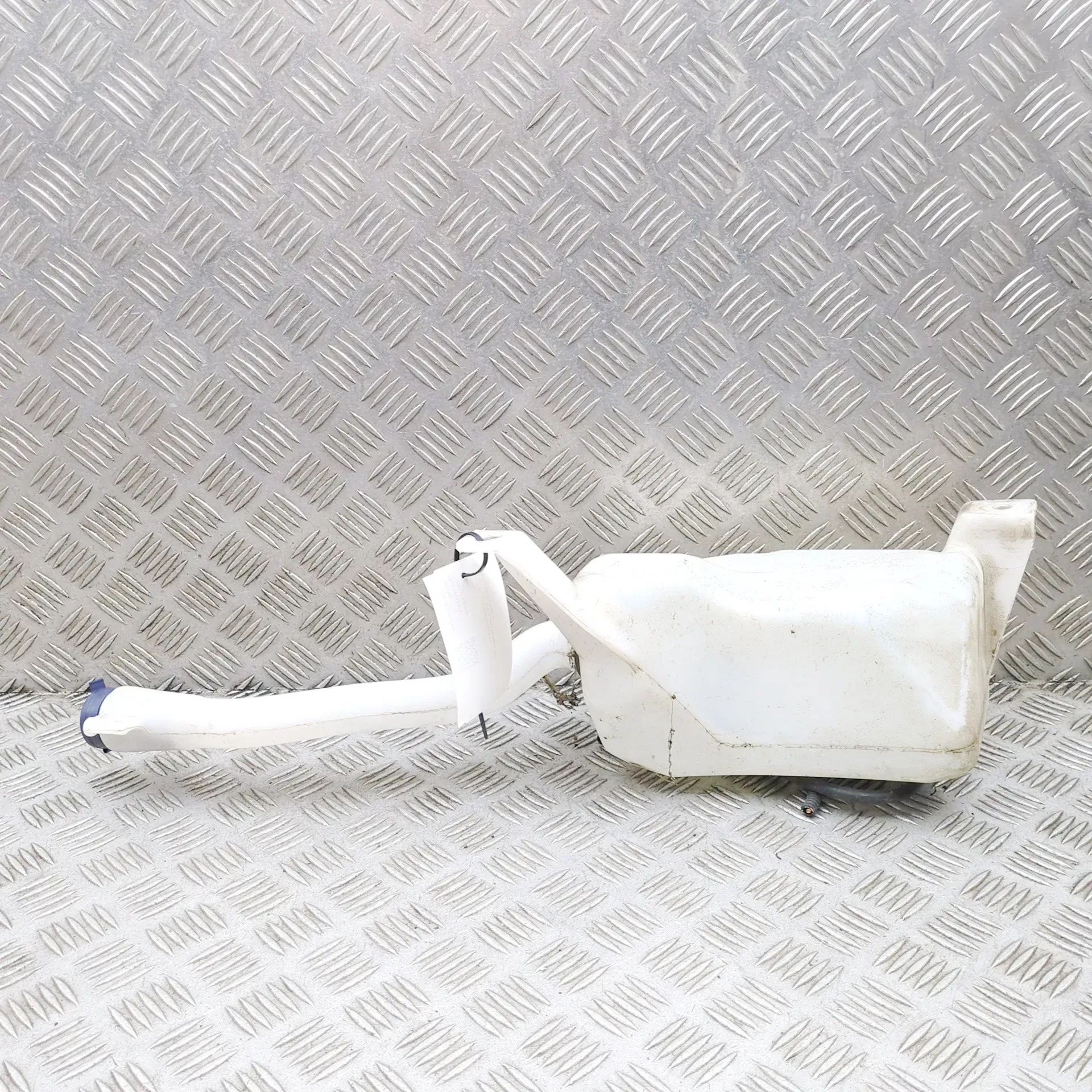 Alfa-Romeo Giulietta (940) Window Washer Tank Window Washer Tank — ALFA ROMEO GIULIETTA (940_...