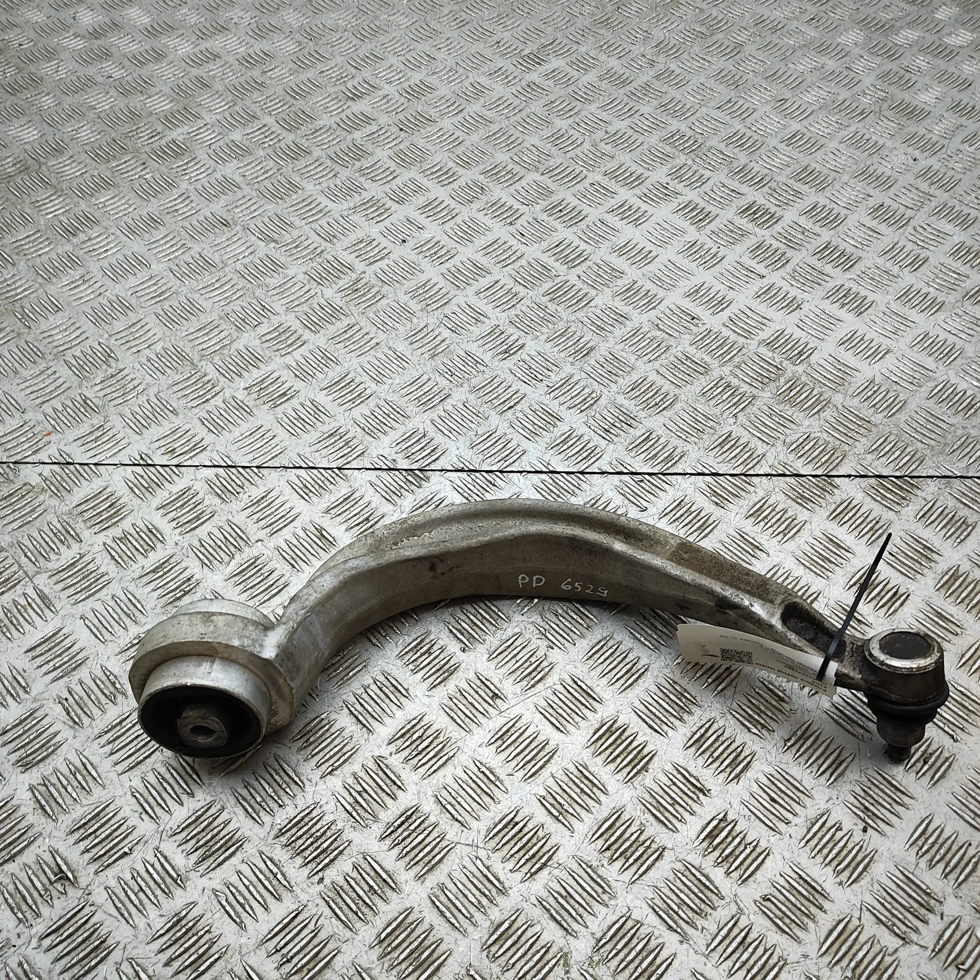 Audi Q5 (8R) Front Right Curved Control Arm Front Right Curved Control Arm — AUDI Q5 (8R) (...