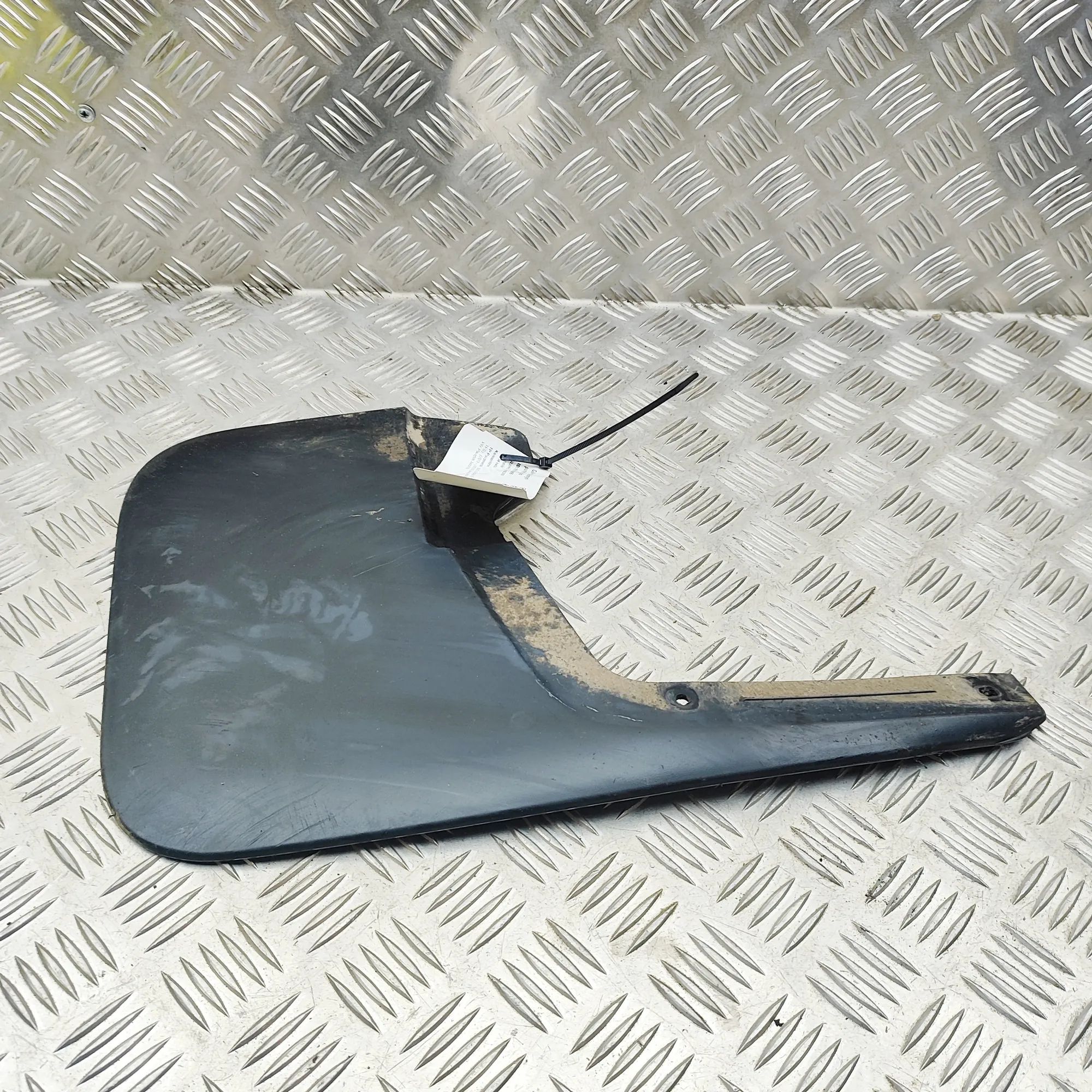 Isuzu D-Max Mudguard — rear right Mudguard — rear right — ISUZU D-MAX (II TFR, TF...
