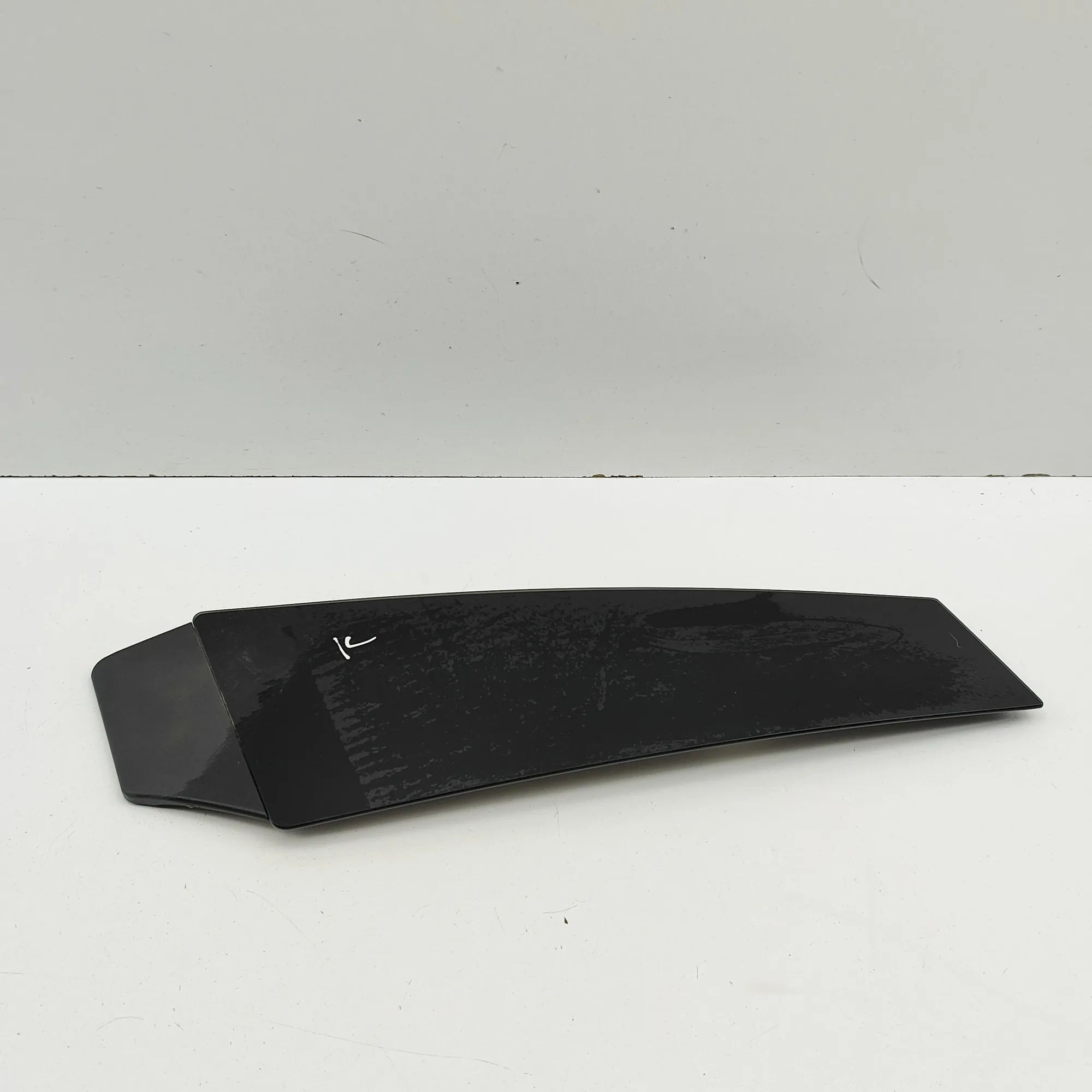 Audi e-tron GT (FW) Vertical door trim — front left Vertical door trim — front left — AUDI E-TRON G...
