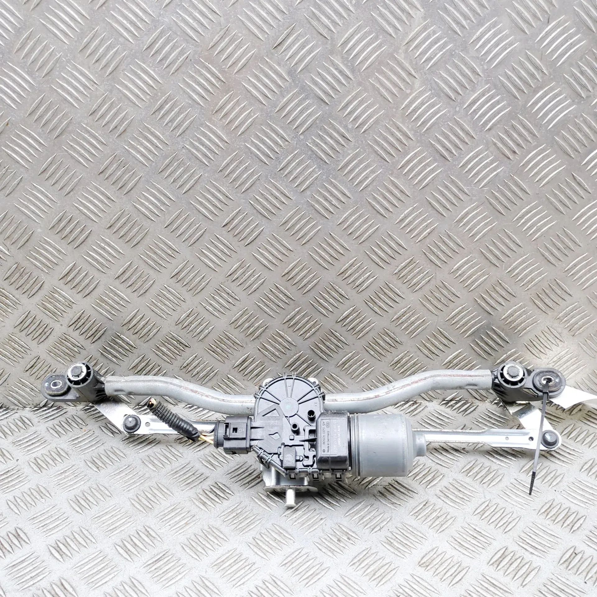 Alfa-Romeo Giulietta (940) Front Windshield Wiper Mechanism Front Windshield Wiper Mechanism — ALFA ROMEO G...