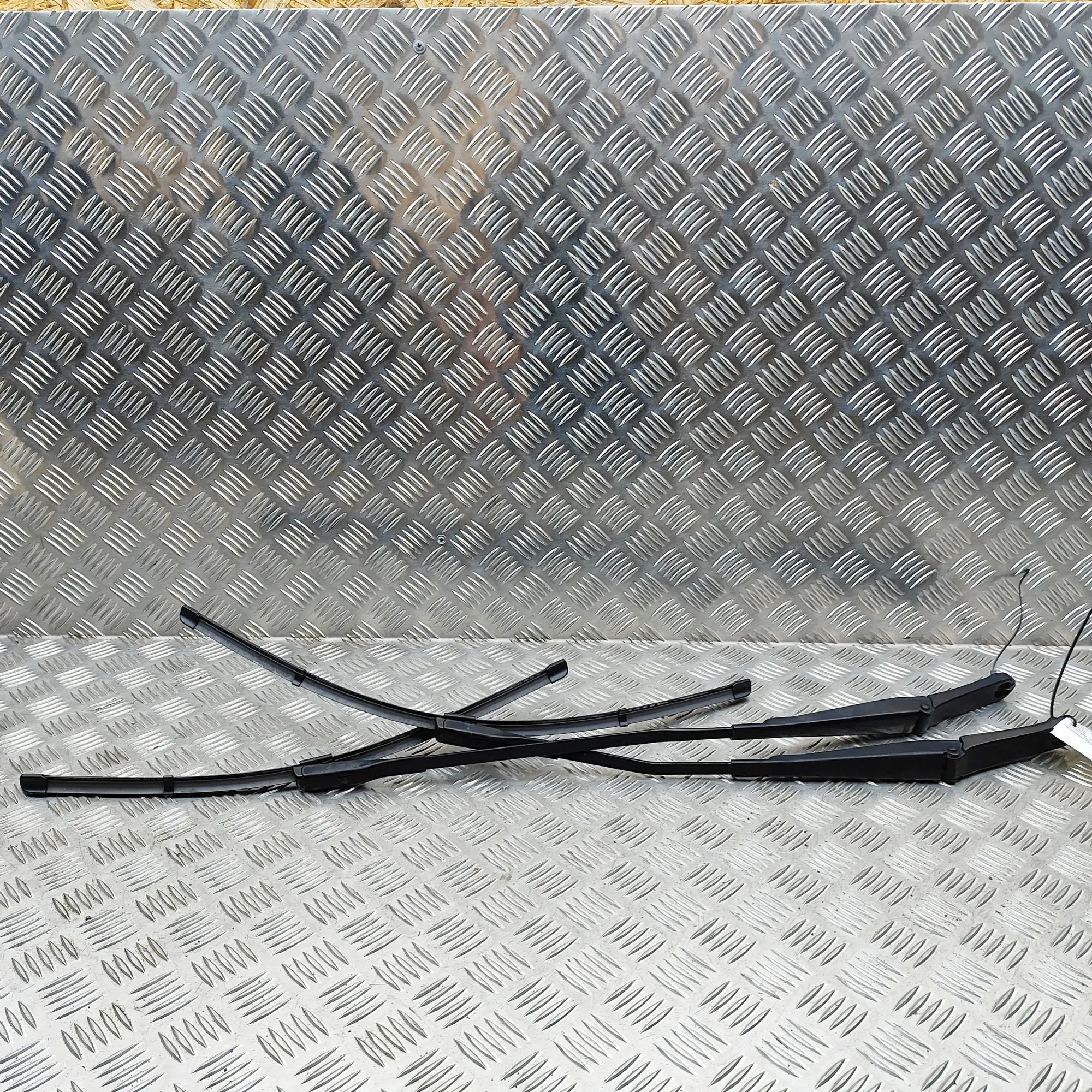 Audi A4 (B9) Front Wiper Arms Front Wiper Arms — AUDI A4 (Avant 8W5, B9) (201...