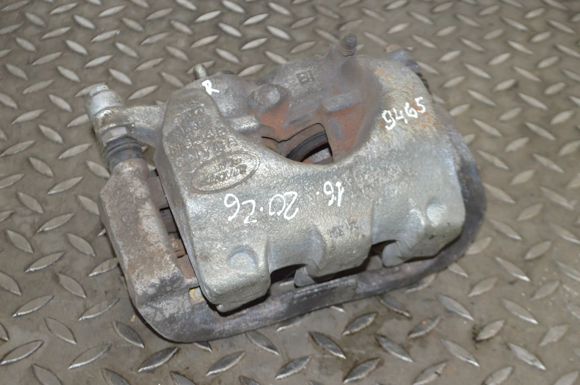 Land Rover Discovery Brake caliper — front right Brake caliper — front right — LAND ROVER DISCOV...