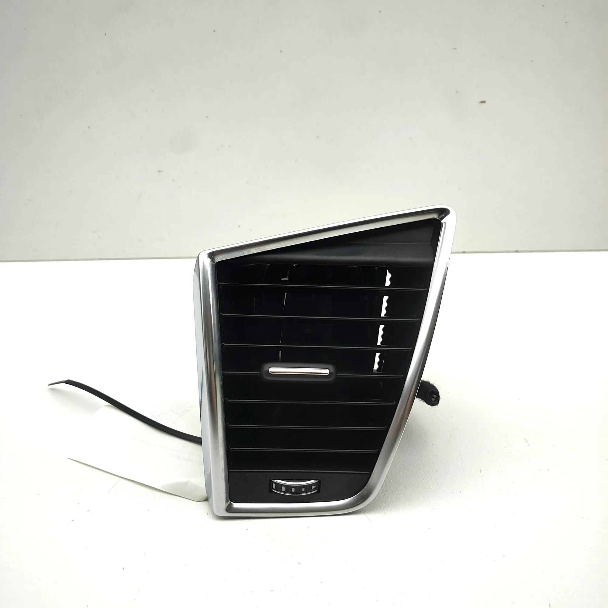 Audi Q5 (8R) Dashboard Air Vents Dashboard Air Vents — AUDI Q5 (8R) (2008-2017) ...