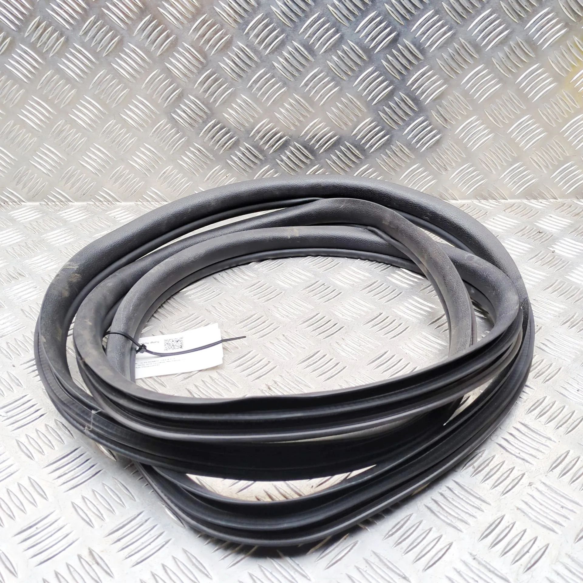 Alfa-Romeo Giulietta (940) Door rubber seal — front left Door rubber seal — front left — ALFA ROMEO GIUL...