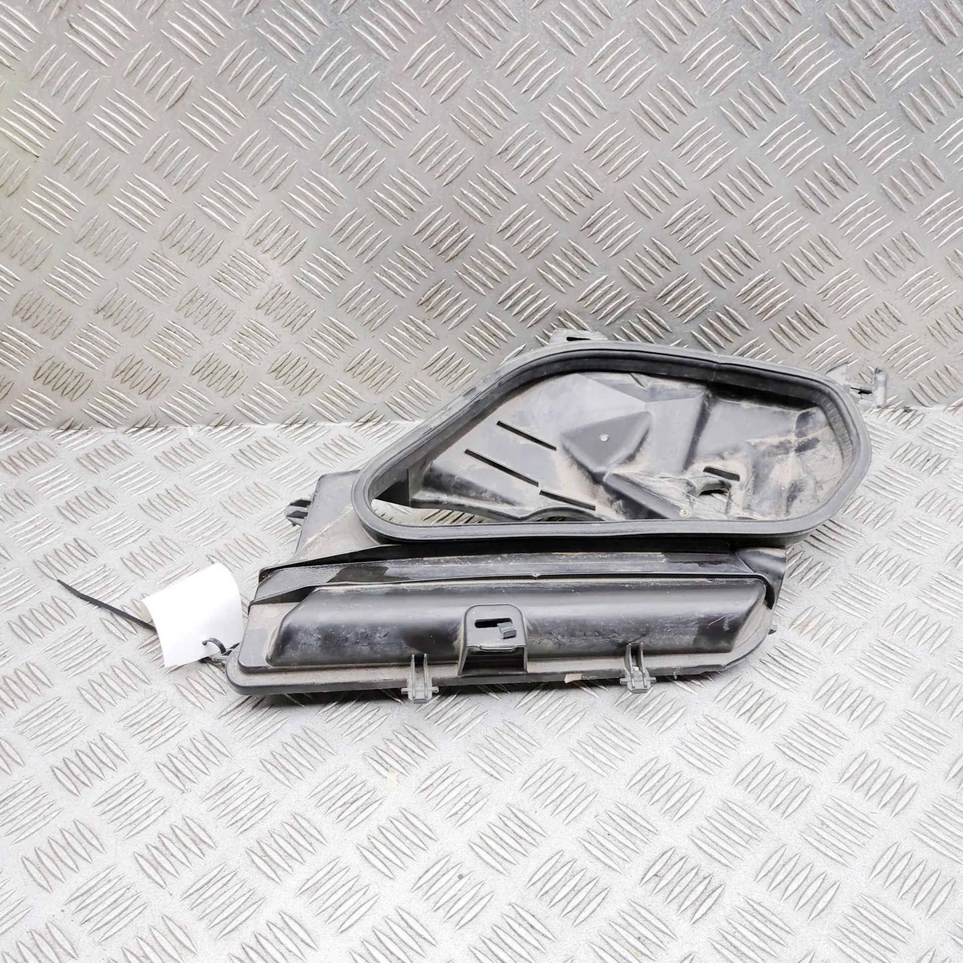 Audi e-tron GT (FW) Air intake duct part Air intake duct part — AUDI E-TRON GT (Saloon F...