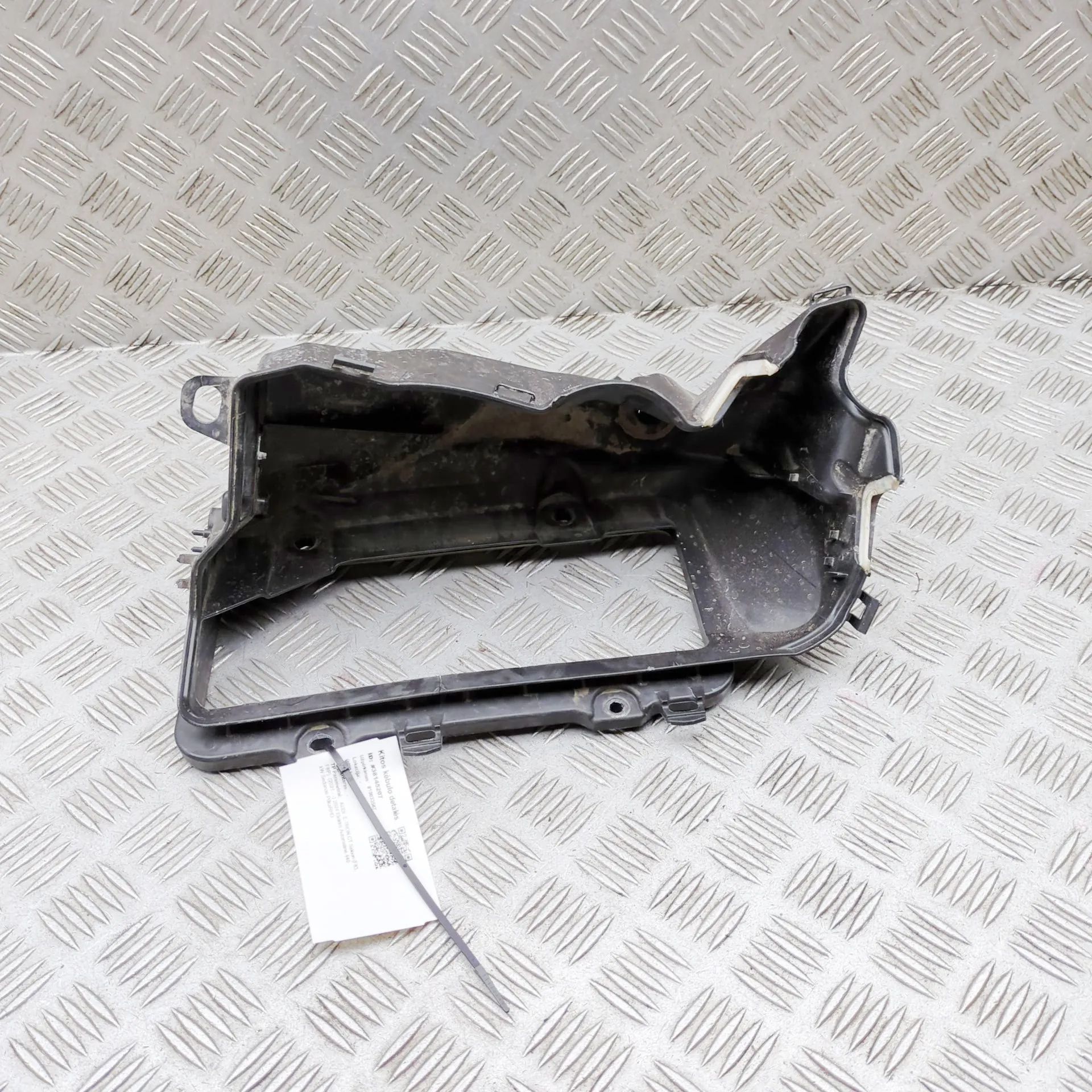 Audi e-tron GT (FW) Air intake duct part Air intake duct part — AUDI E-TRON GT (Saloon F...