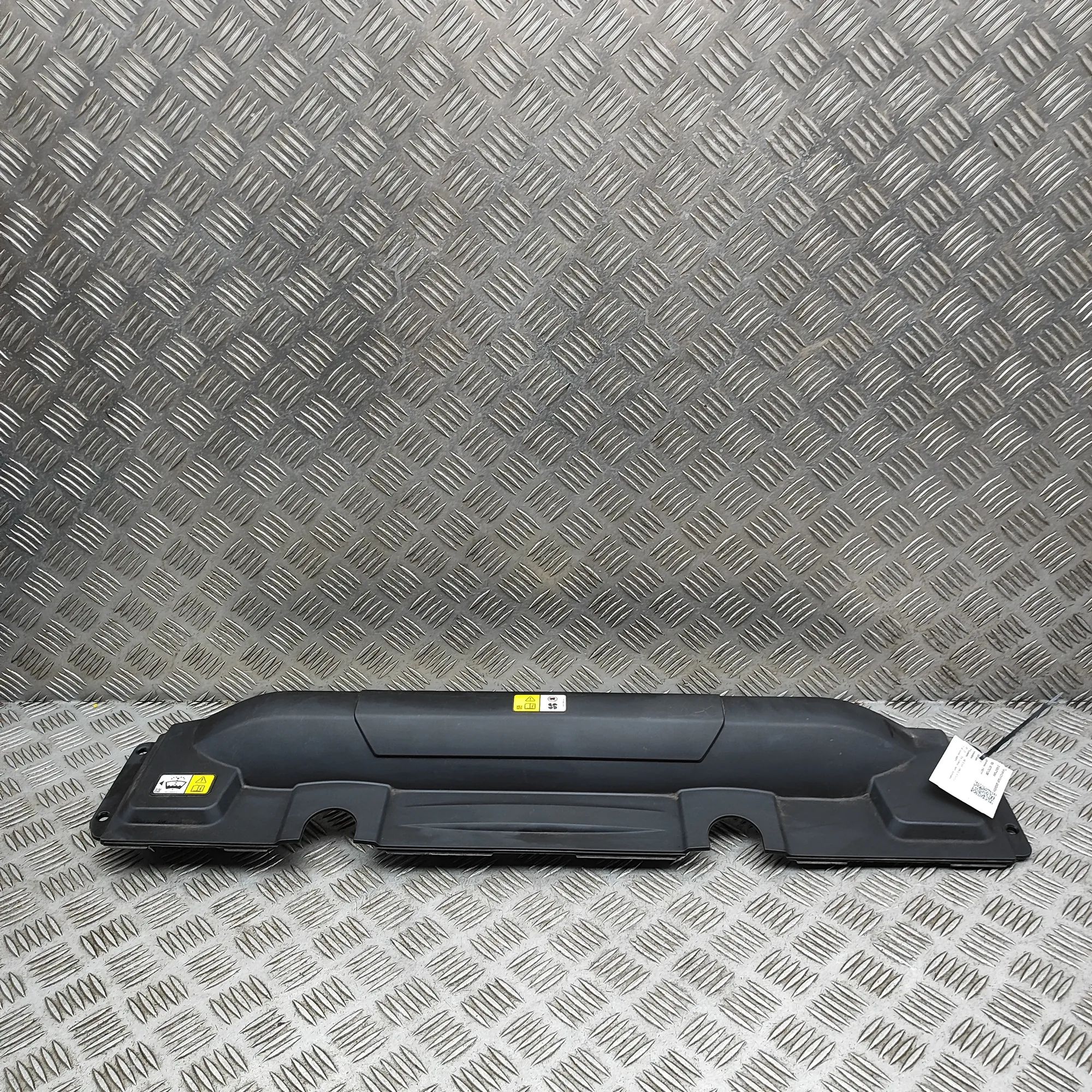 Land Rover Range Rover Sport (L494) Slam Panel Frame Plastic Trim Slam Panel Frame Plastic Trim — LAND ROVER RANG...