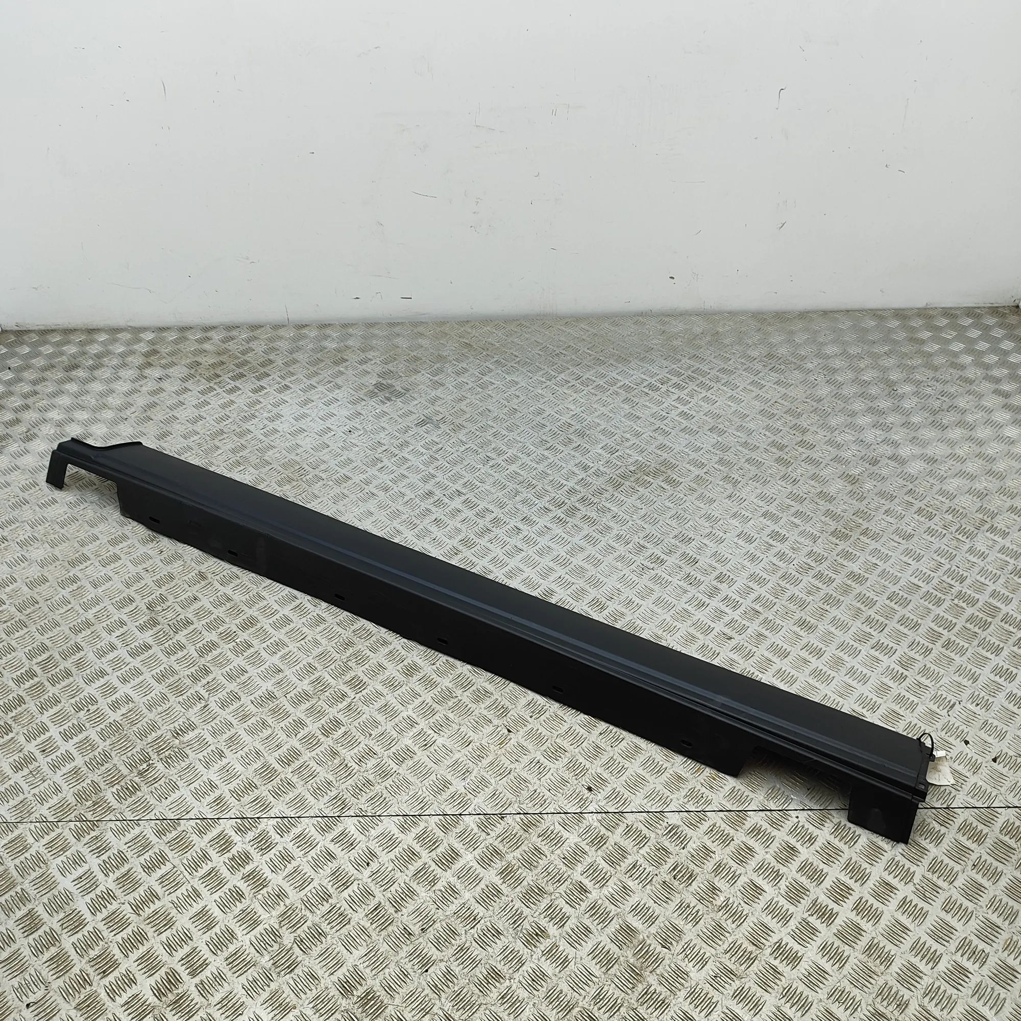 Land Rover Range Rover Sport (L494) Left Side Plastic Sideskirt Cover Left Side Plastic Sideskirt Cover — LAND ROVER ...