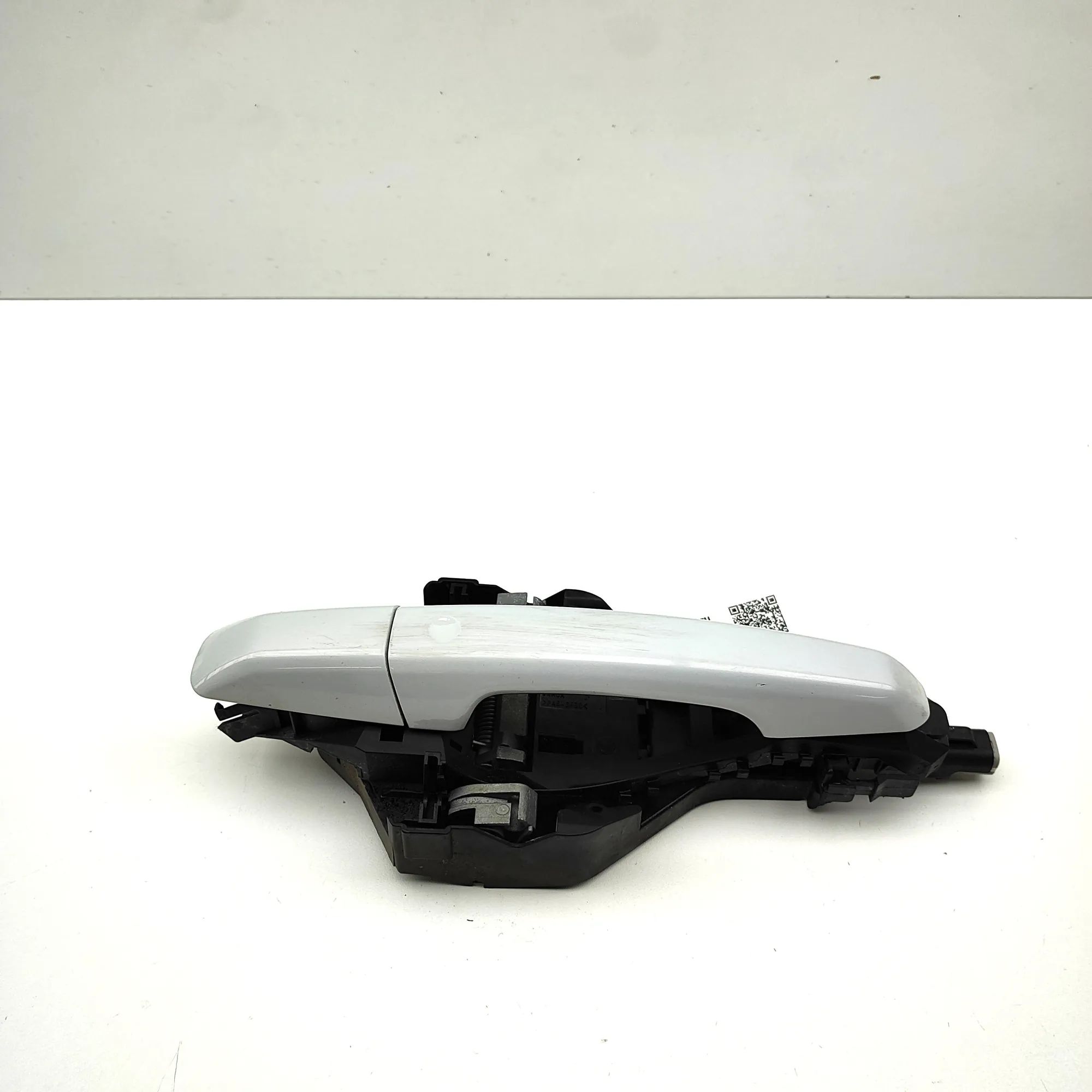 Land Rover Range Rover Sport (L494) Exterior door handle — rear left Exterior door handle — rear left — LAND ROVER R...