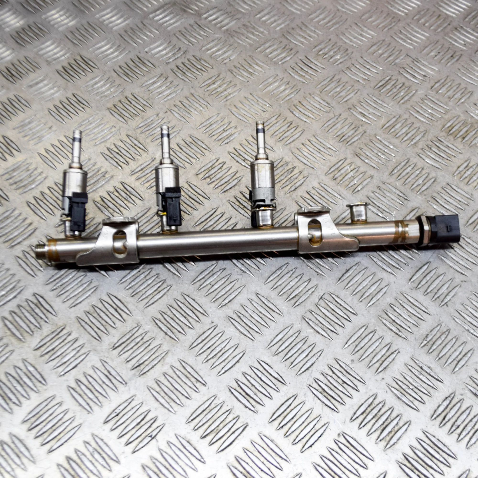 Audi A4 (B9) Fuel Rail Fuel rail — AUDI A4 (8W2, B9) (2015-...) — 06J9...