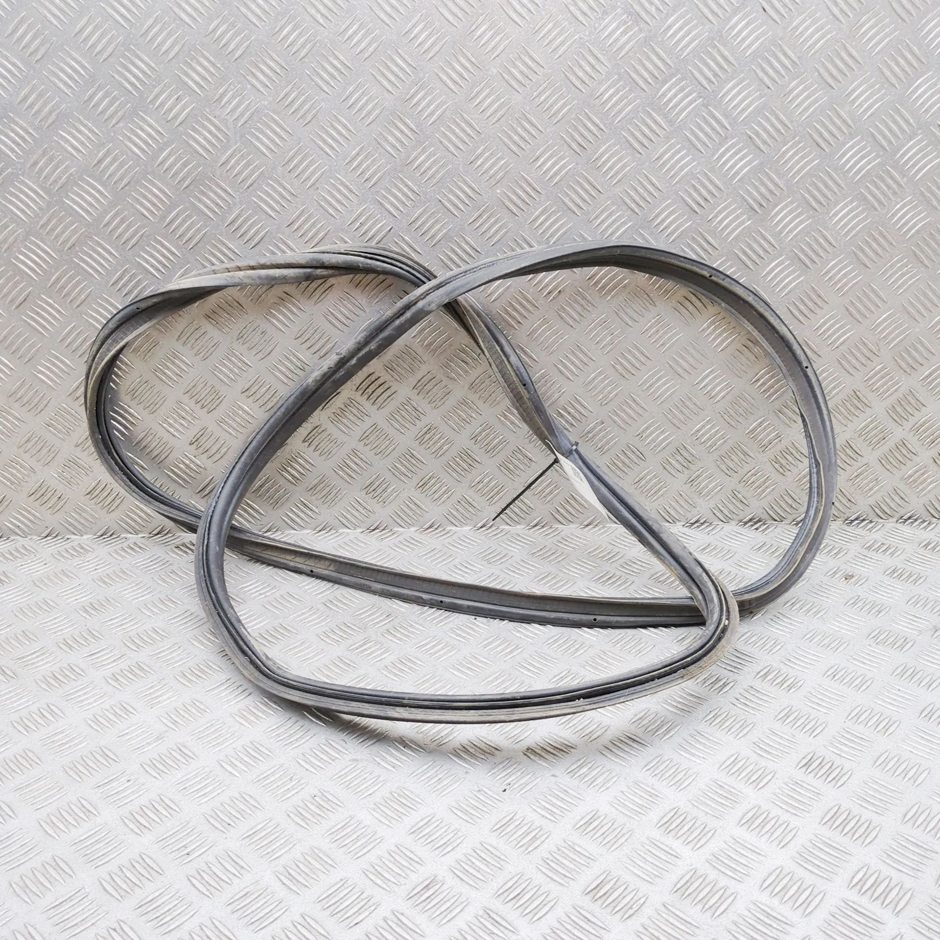 Opel Crossland X Tailgate rubber seal Tailgate rubber seal — OPEL CROSSLAND (X P17) (...