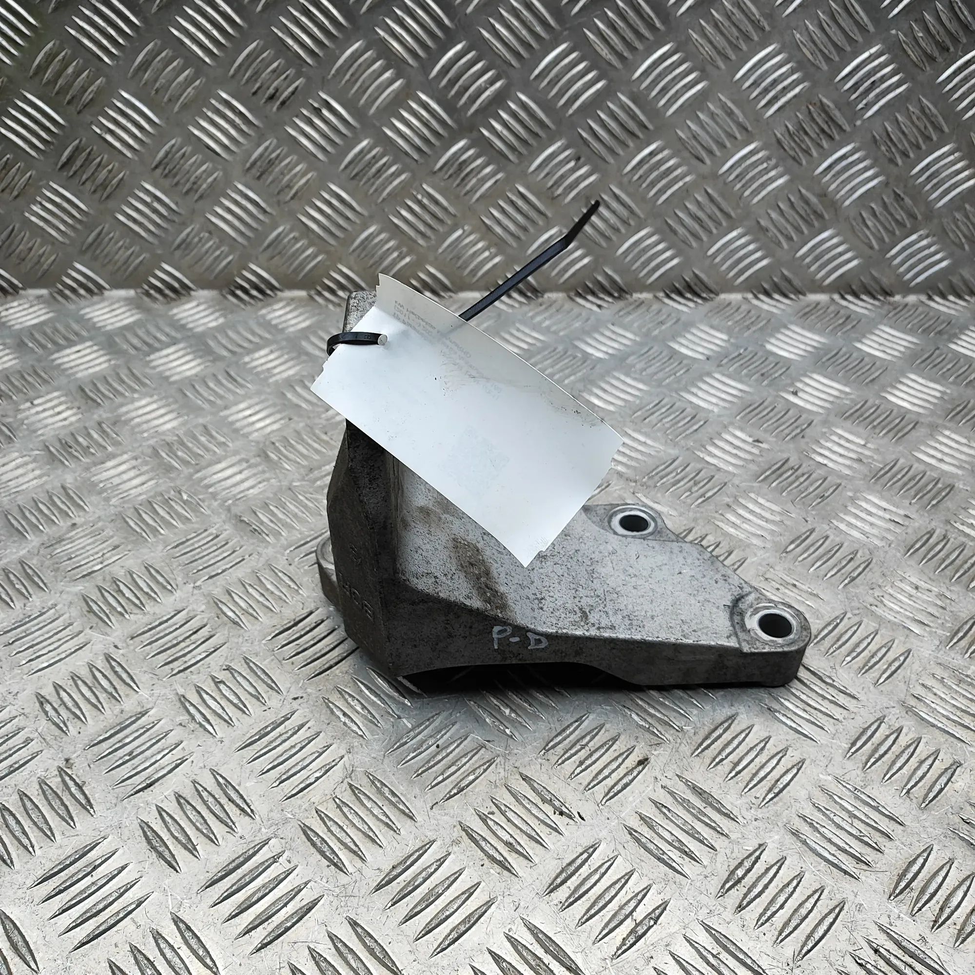 Nissan Leaf Right Side Engine Bracket Right Side Engine Bracket — NISSAN LEAF (ZE1) (...