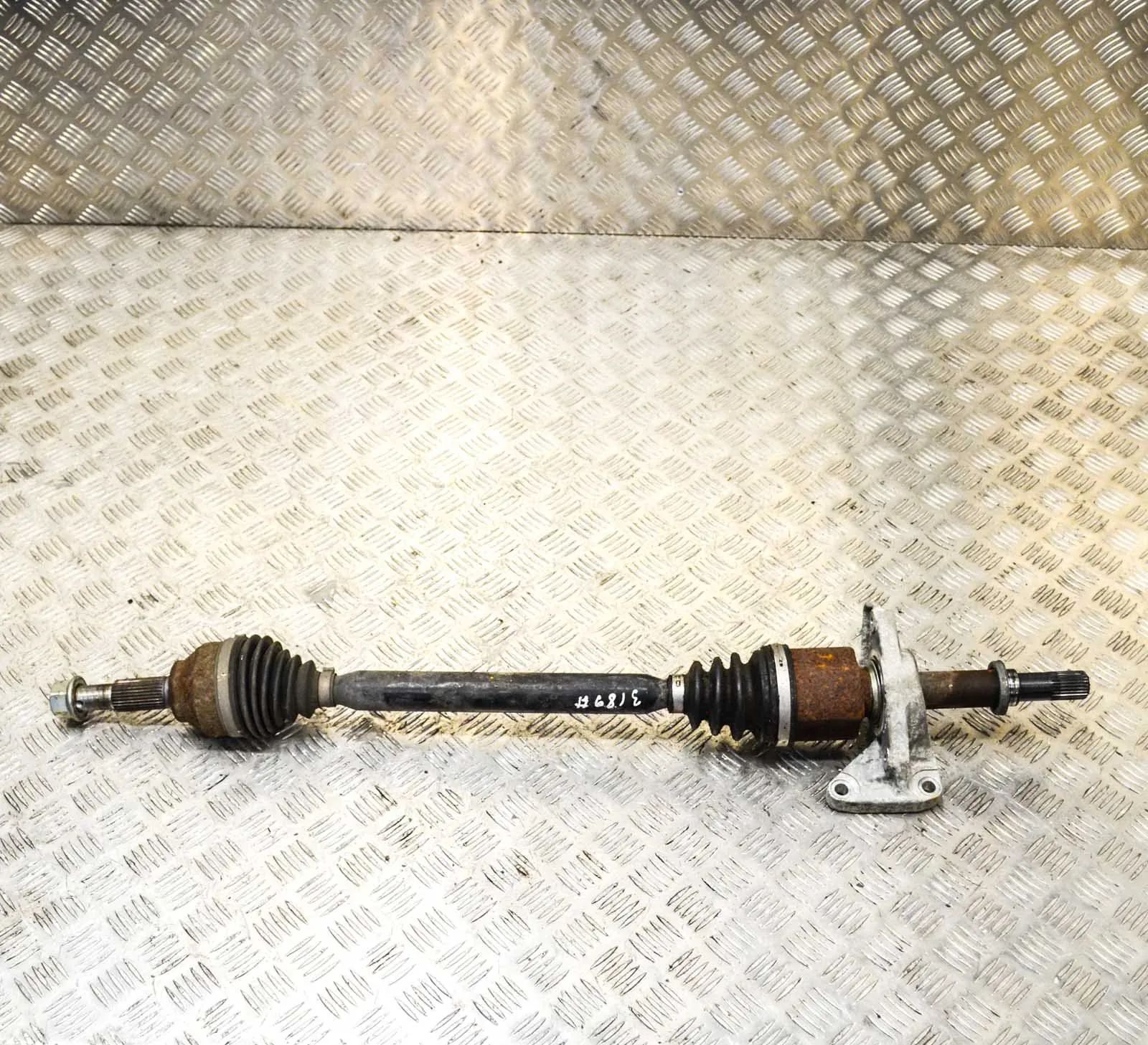 Nissan Leaf Front Right Driveshaft Front Right Driveshaft — NISSAN LEAF (ZE0) (201...
