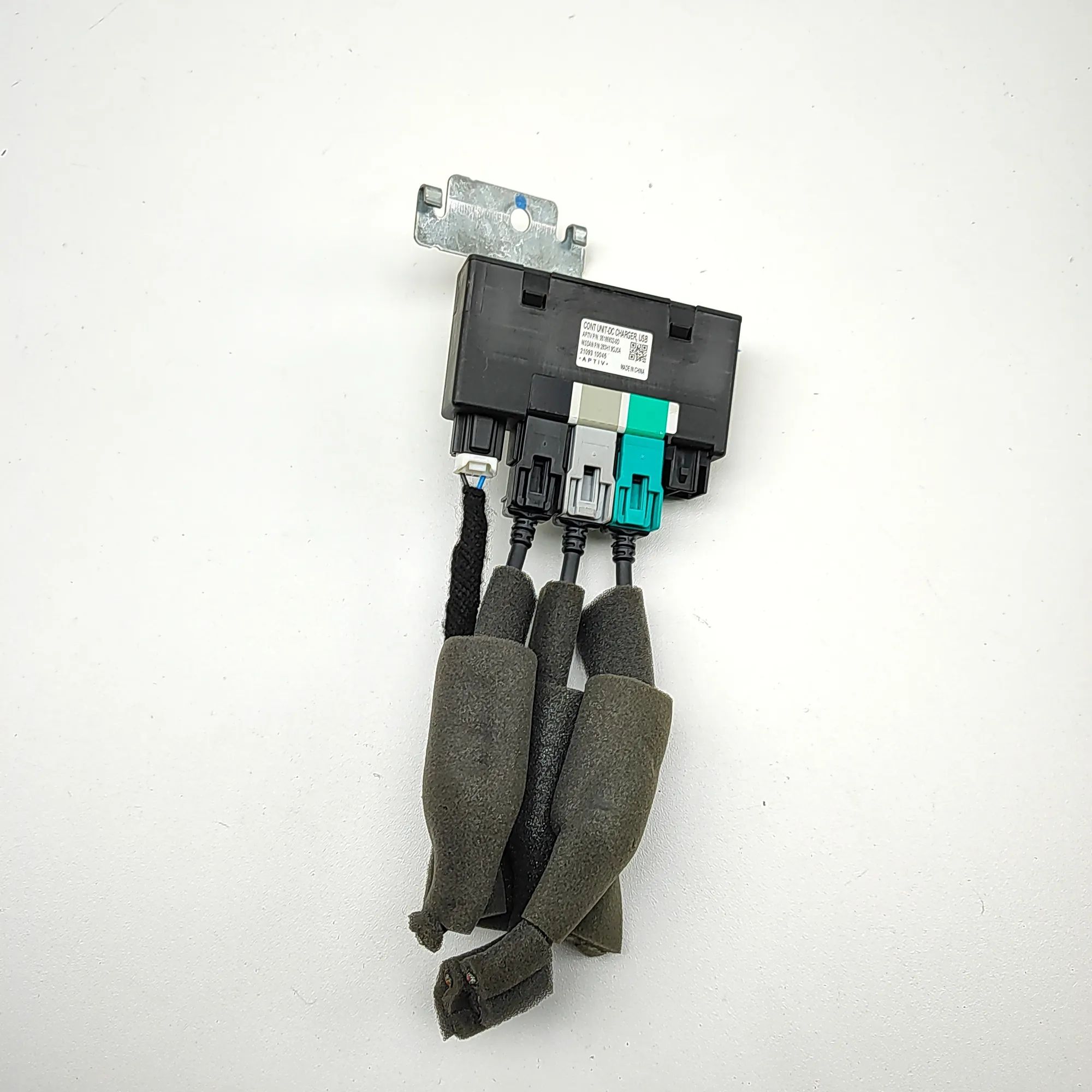 Nissan Leaf USB/AUX control unit USB/AUX control unit — NISSAN LEAF (ZE1) (2017-...
