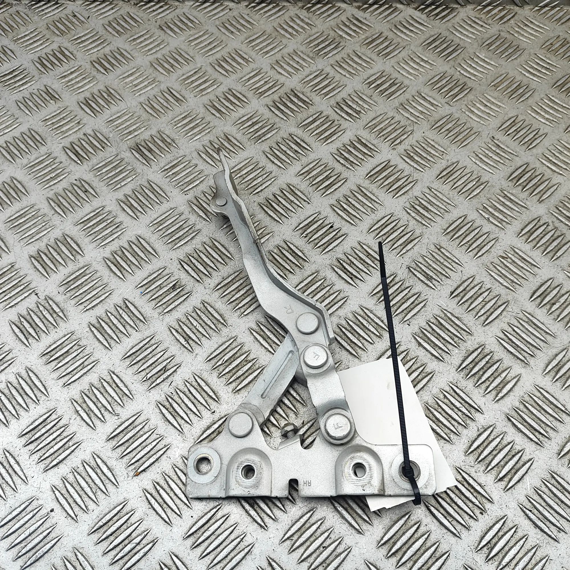 Hyundai Santa Fe Bonnet hinge — front right Bonnet hinge — front right — HYUNDAI SANTA (FÉ ...