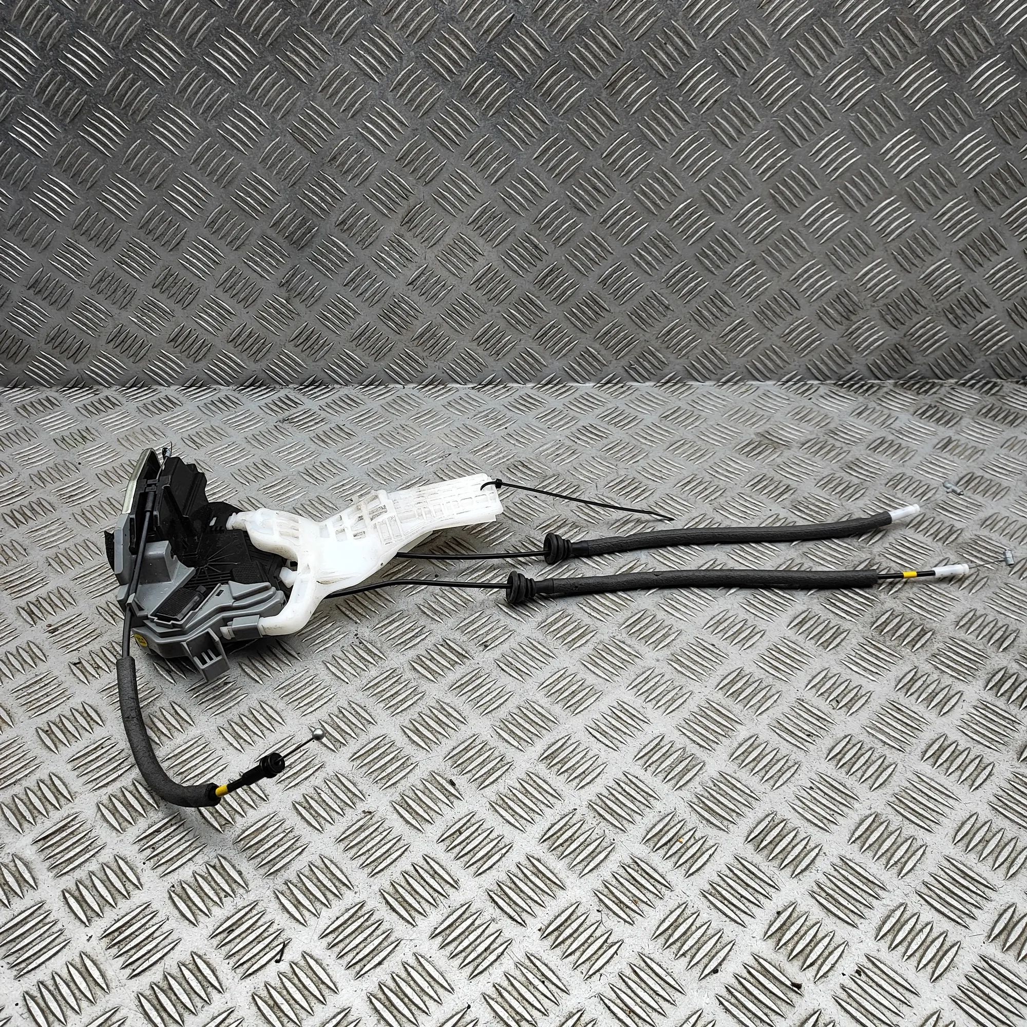 Kia Sorento Door lock — rear left