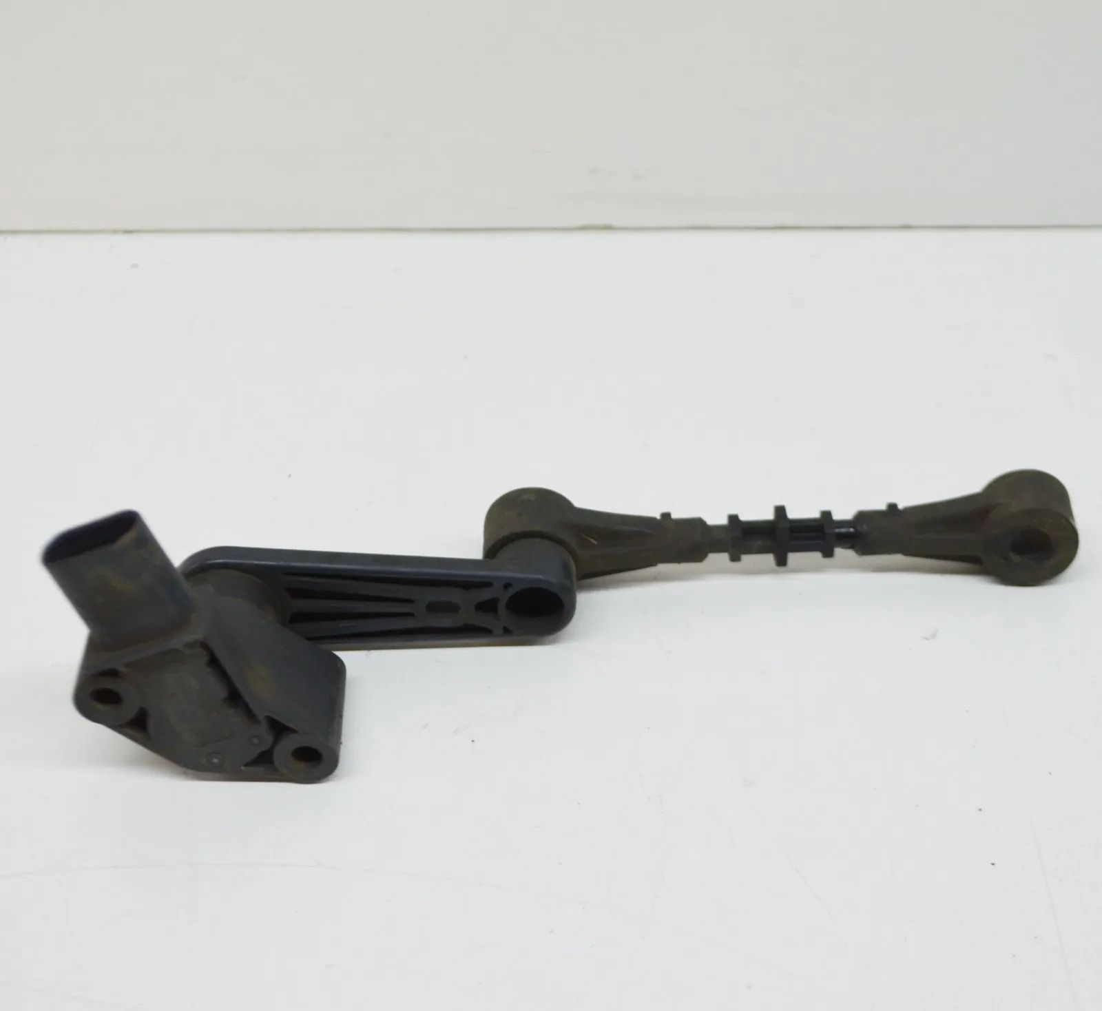 Jaguar E-Pace Ride height sensor — rear right Ride height sensor — rear right — JAGUAR E-PACE...