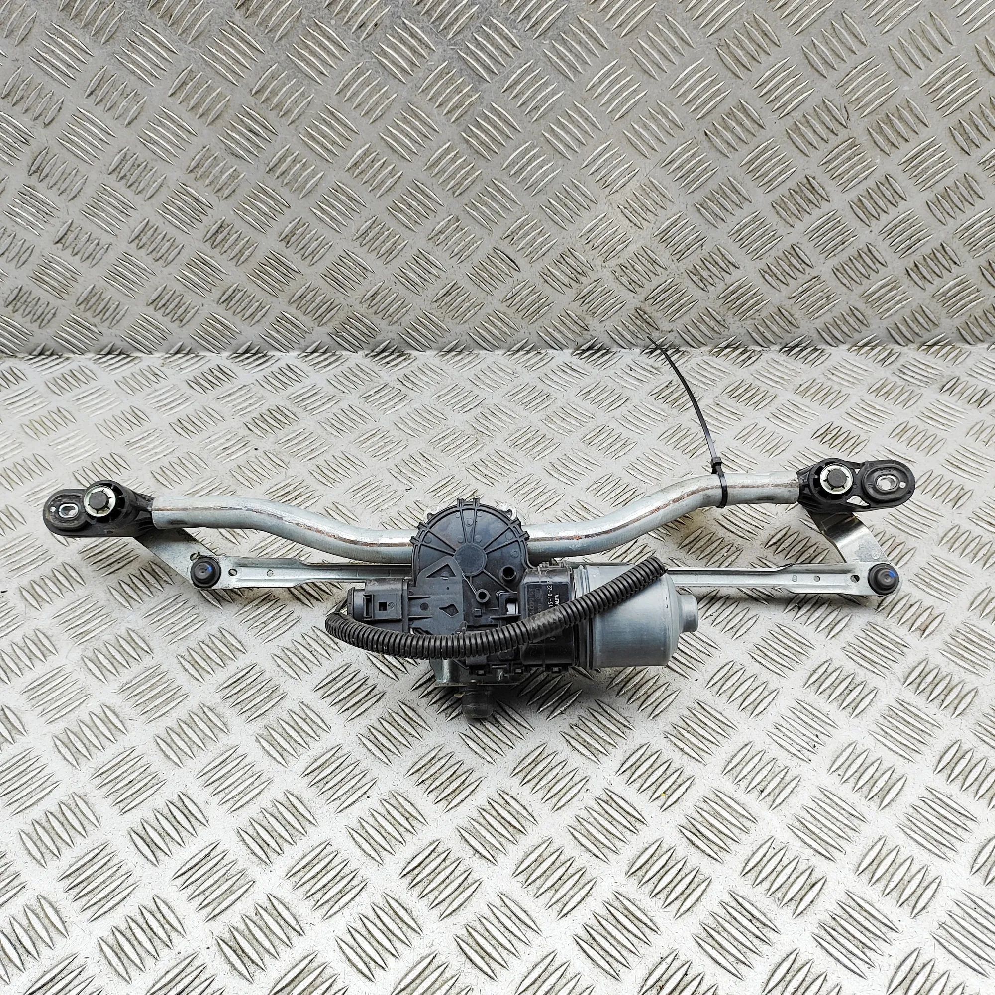 Alfa-Romeo Giulietta (940) Front Windshield Wiper Mechanism Front Windshield Wiper Mechanism — ALFA ROMEO G...