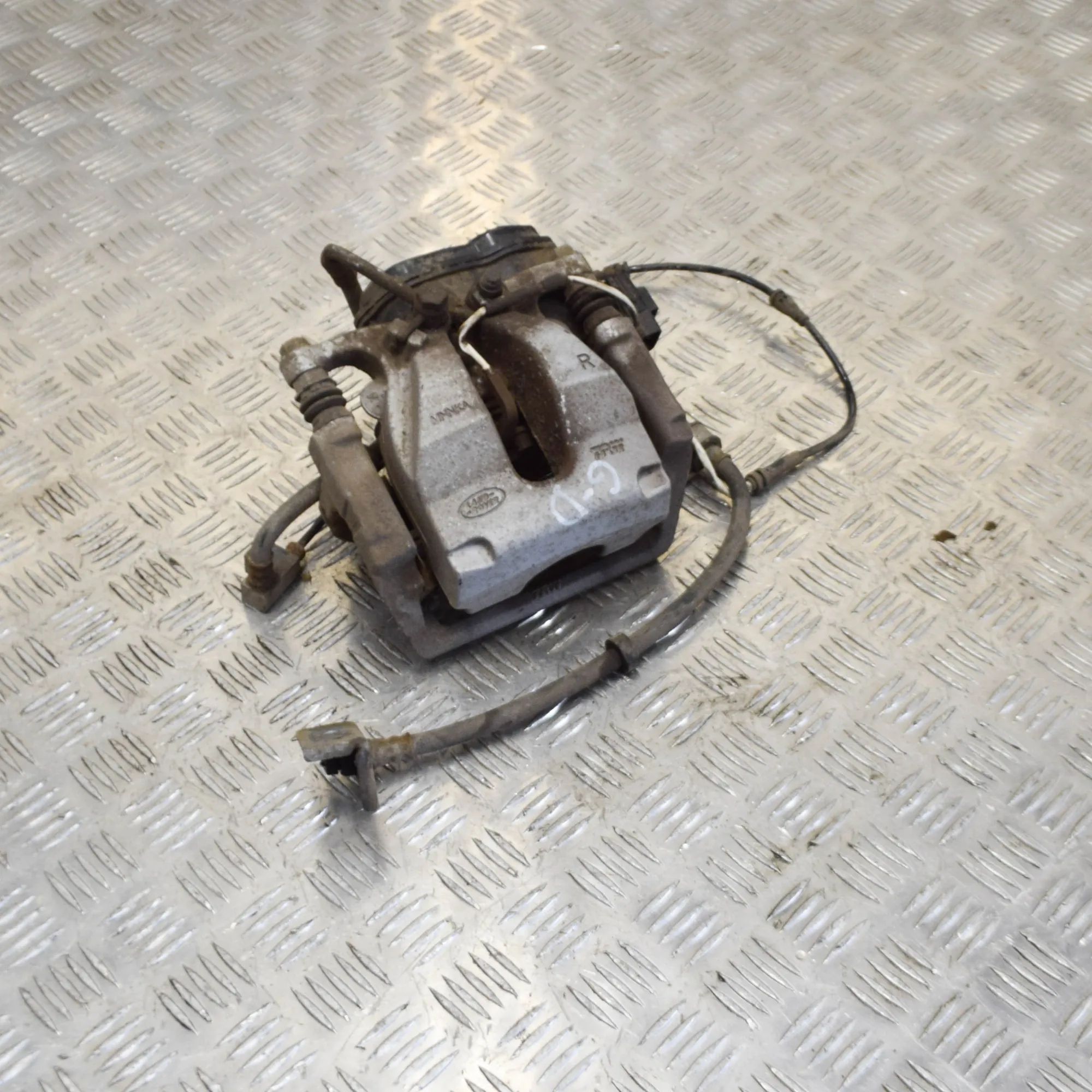 Land Rover Discovery Brake caliper — rear right Brake caliper — rear right — LAND ROVER DISCOVE...
