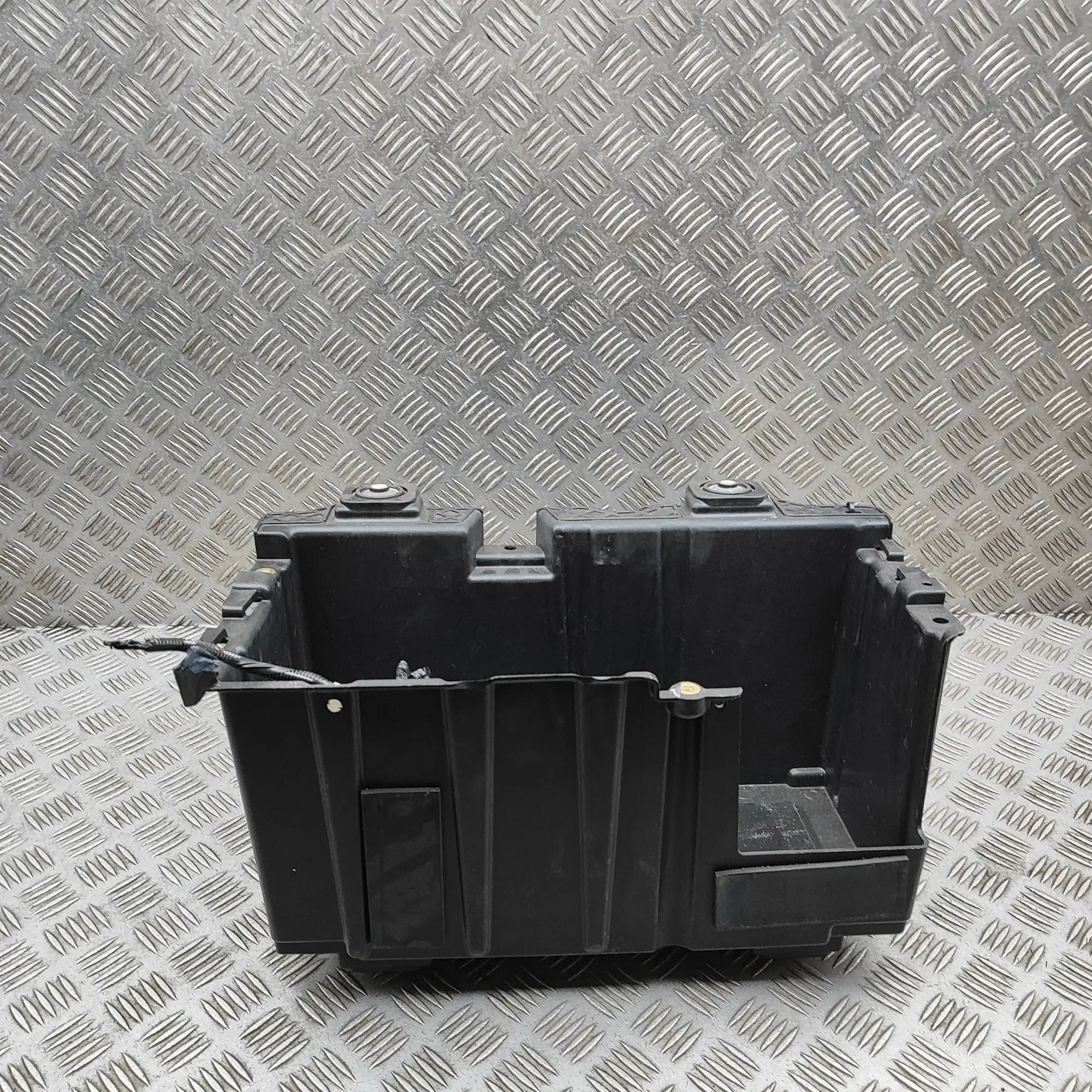 Land Rover Range Rover Sport (L494) Battery tray Battery tray — LAND ROVER RANGE ROVER SPORT (II...