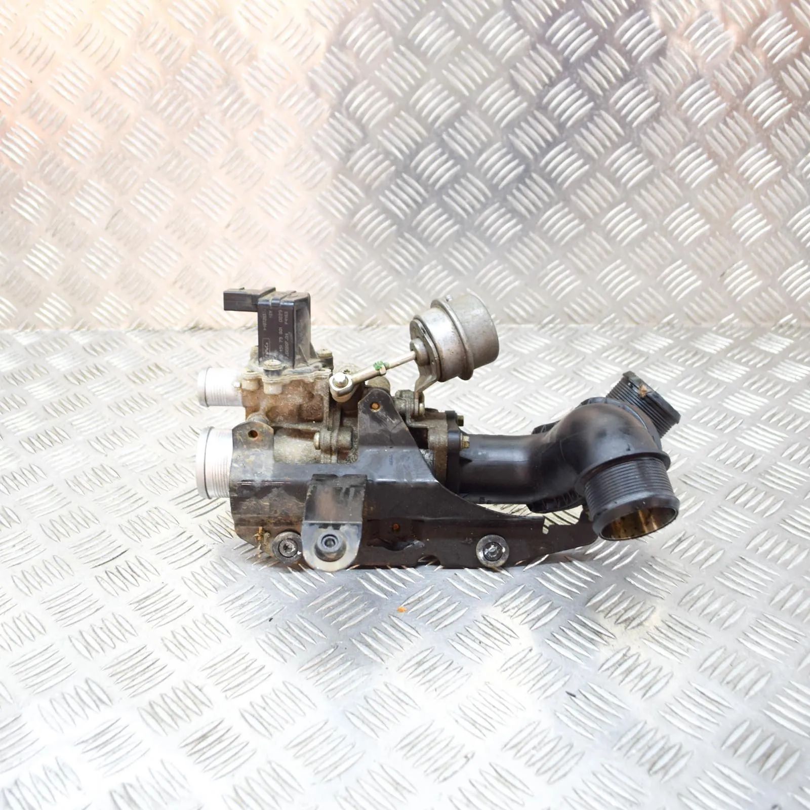 Land Rover Discovery EGR Valve EGR valve — LAND ROVER DISCOVERY (V L462) (2016...