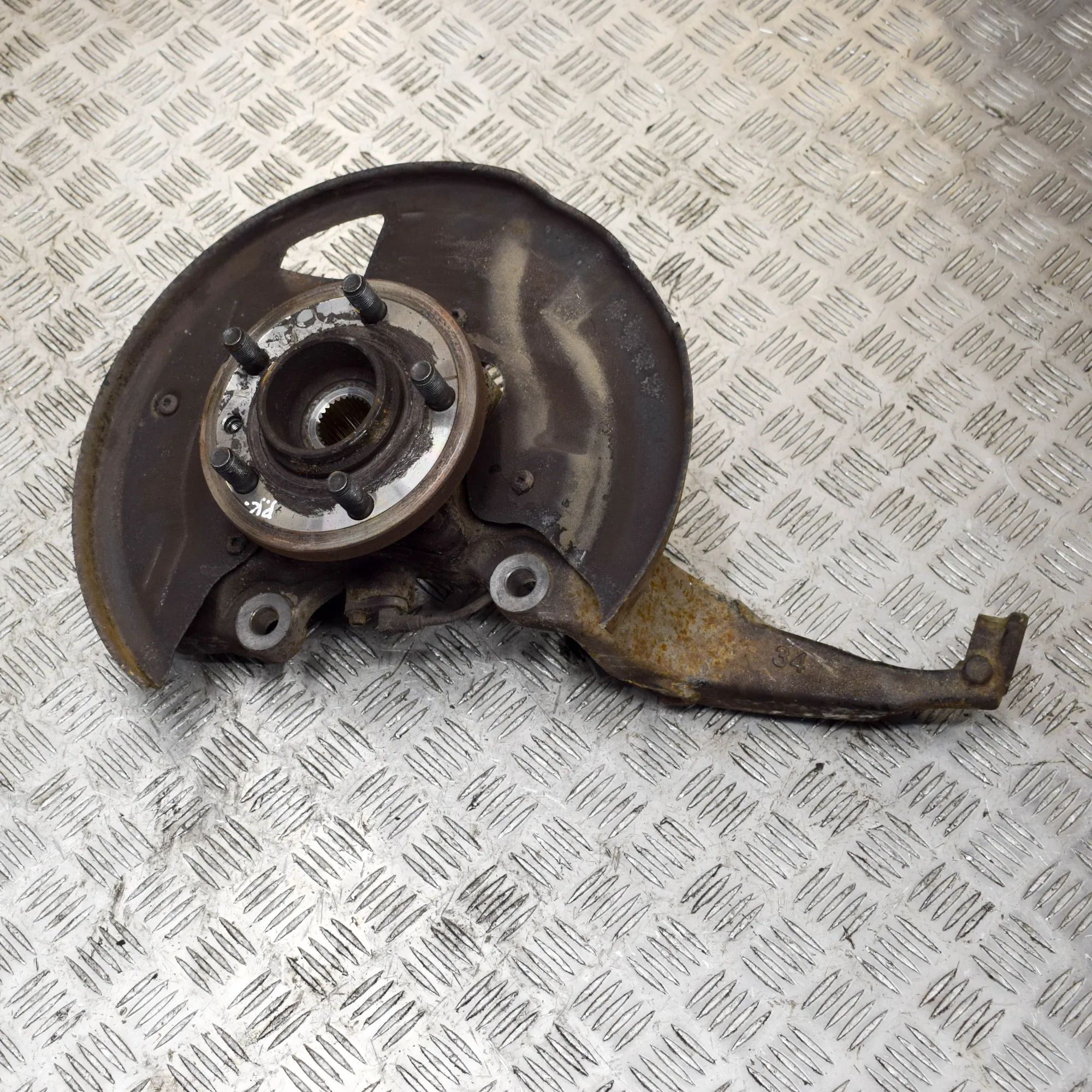 Land Rover Discovery Front Left Wheel Hub Front Left Wheel Hub — LAND ROVER DISCOVERY (II...