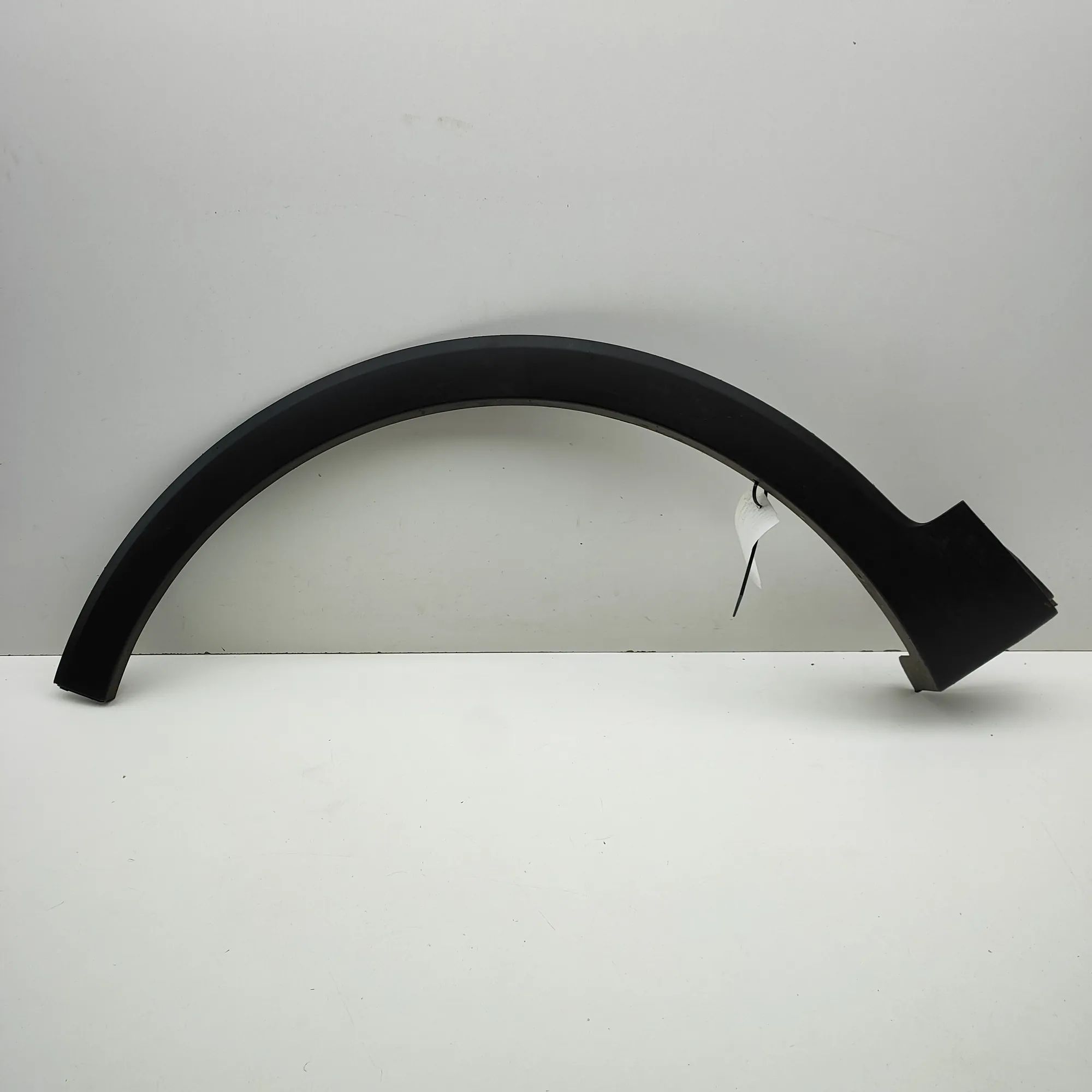 Kia Sorento Fender moulding — front left