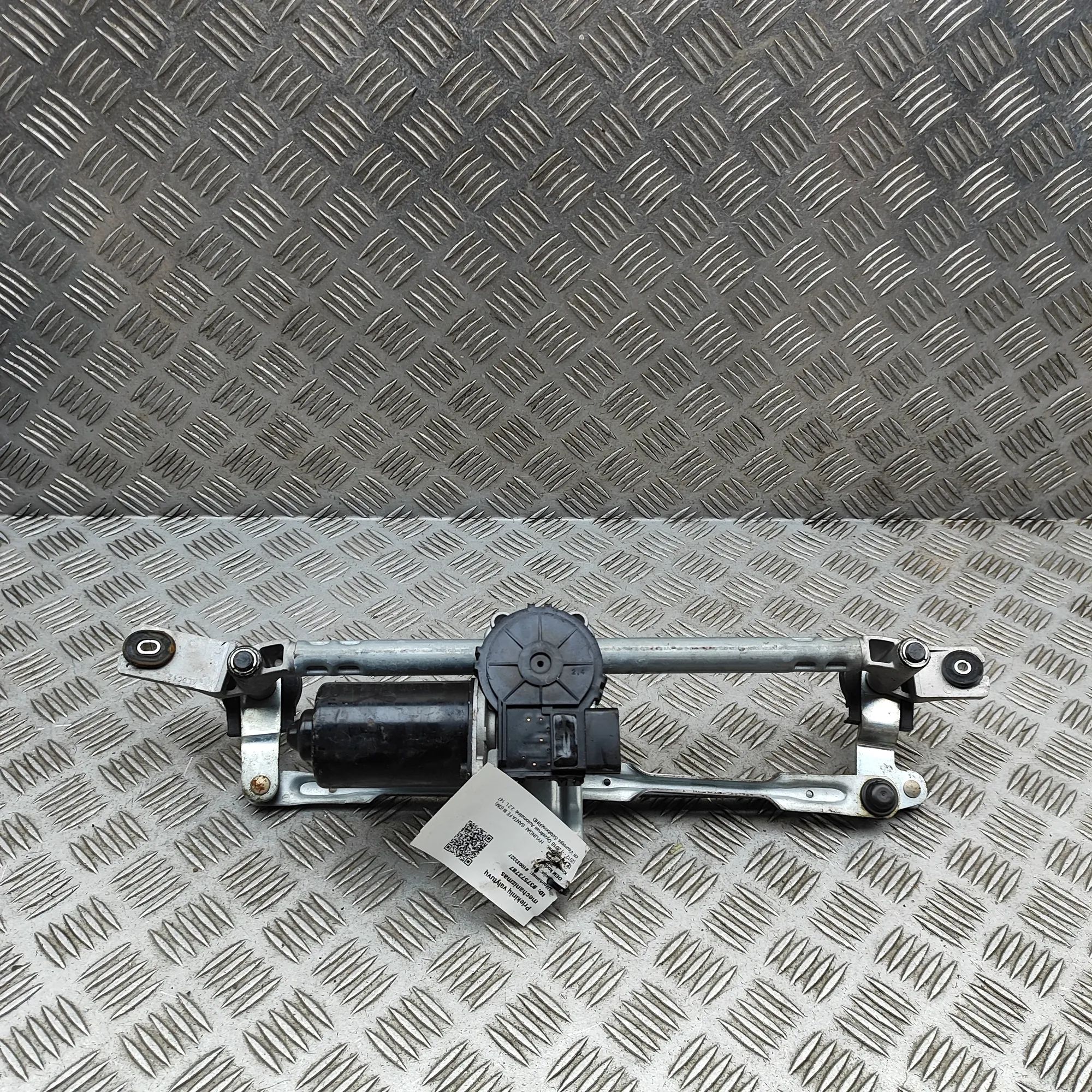 Hyundai Santa Fe Front Windshield Wiper Mechanism Front Windshield Wiper Mechanism — HYUNDAI SANT...