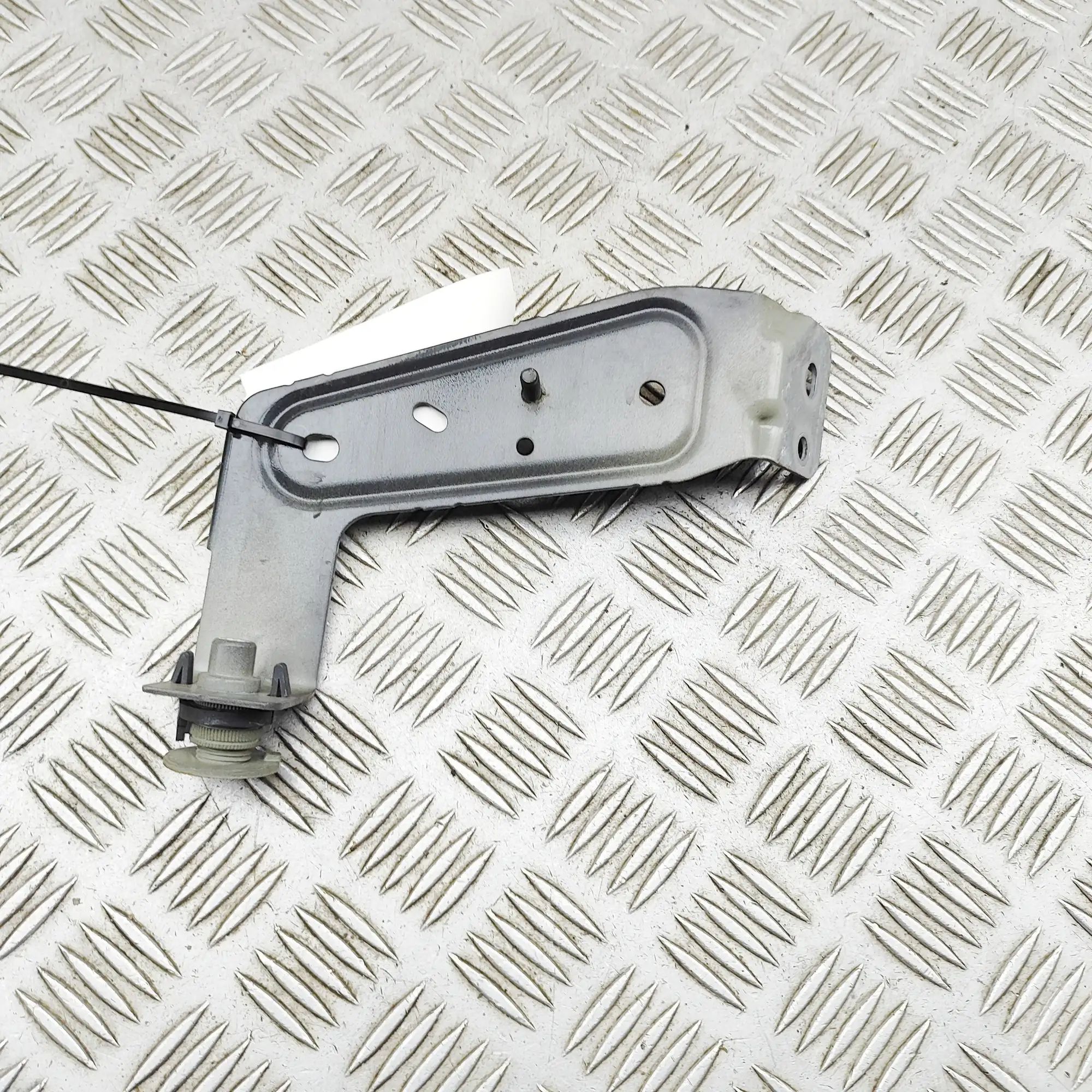 Volvo XC90 Fender bracket — front right Fender bracket — front right — VOLVO XC90 (II) ...