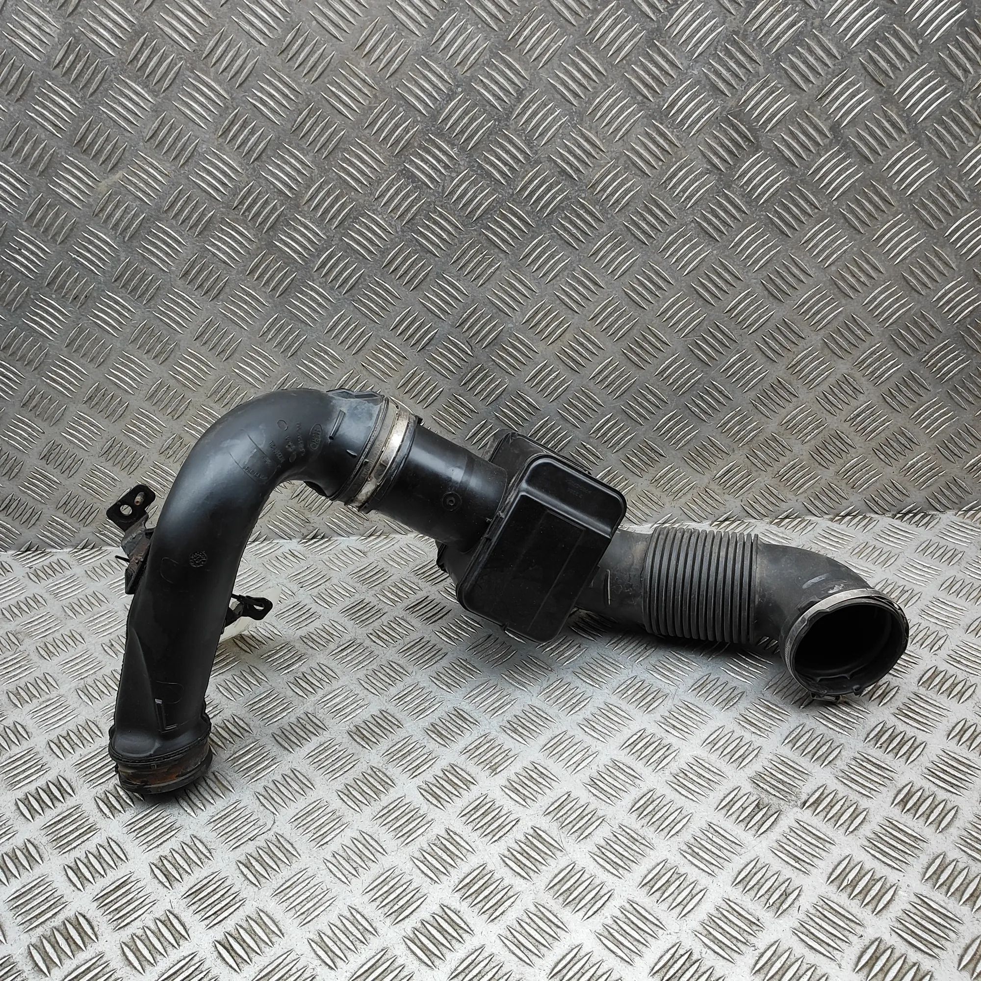 Land Rover Range Rover Sport (L494) Air Intake Tube Air Intake Tube — LAND ROVER RANGE ROVER SPORT ...