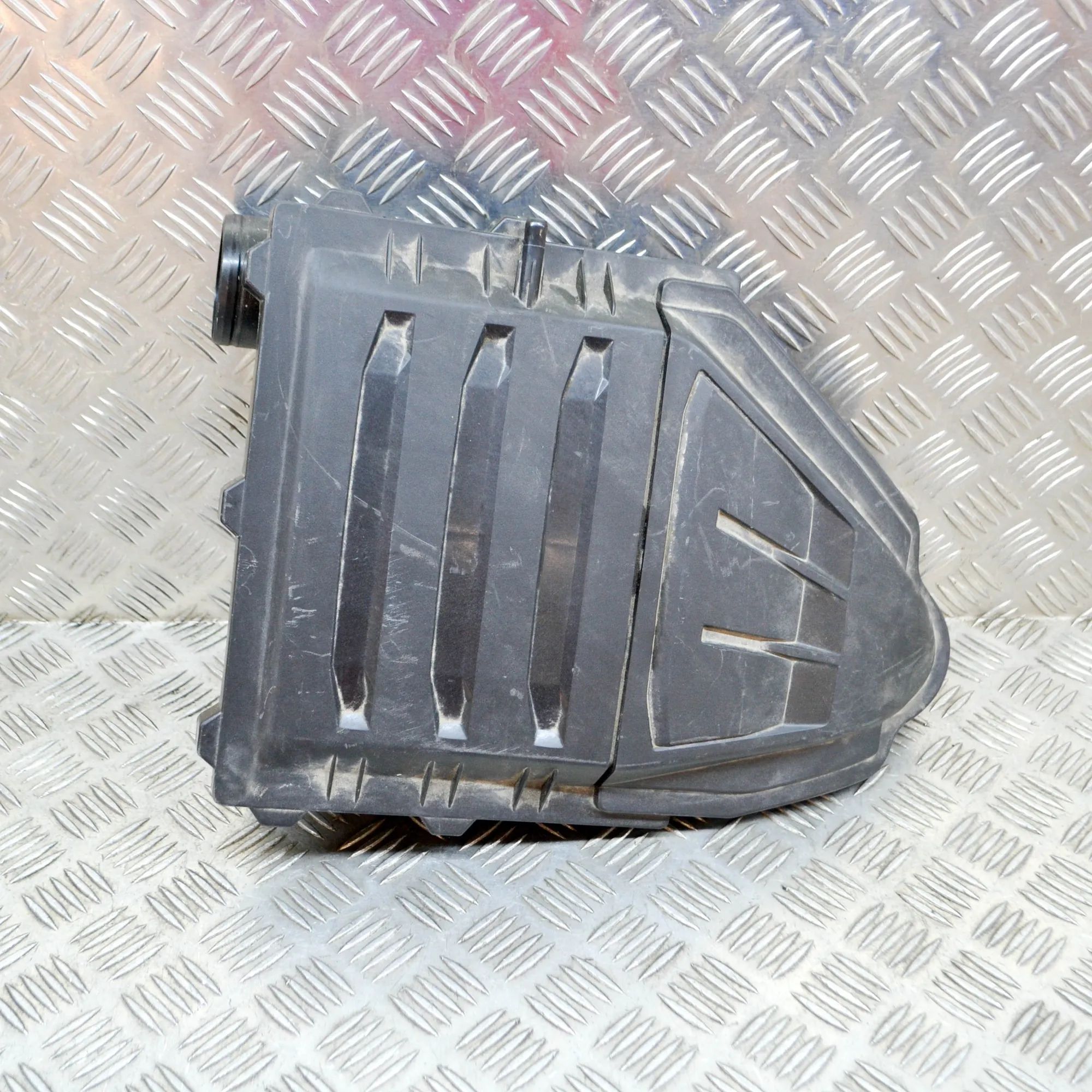 Audi Q2 (GA) Air filter box  Air Filter Box — AUDI Q2 (GA) (2016-...) — 04C1...