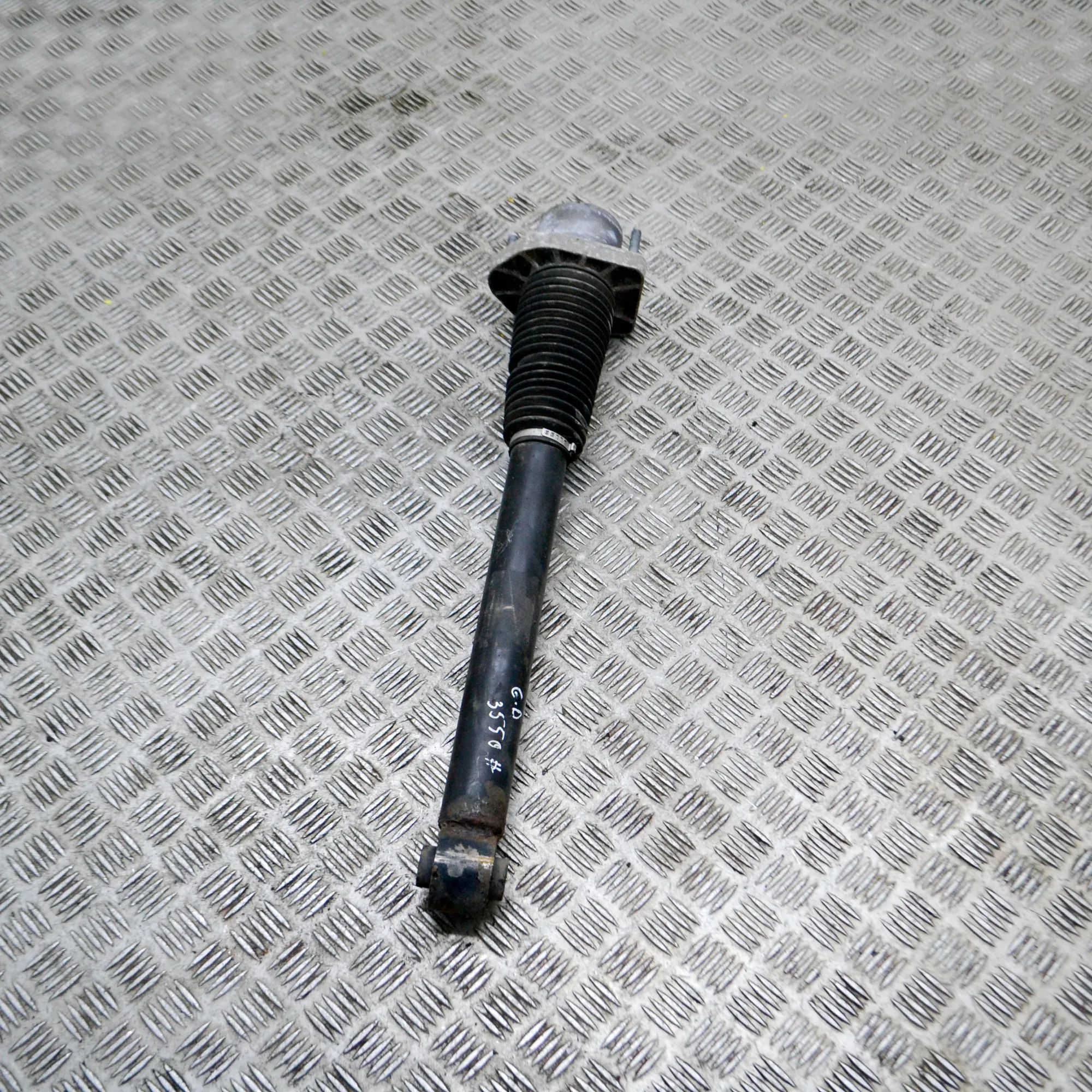 Land Rover Range Rover Sport (L494) Shock absorber — rear right Shock absorber — rear right — LAND ROVER RANGE ...