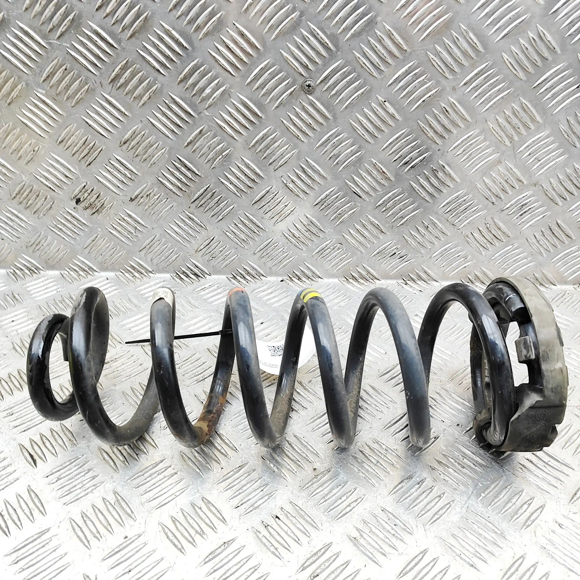 Jaguar XE Coil spring — rear right Coil spring — rear right — JAGUAR XE (X760) (20...
