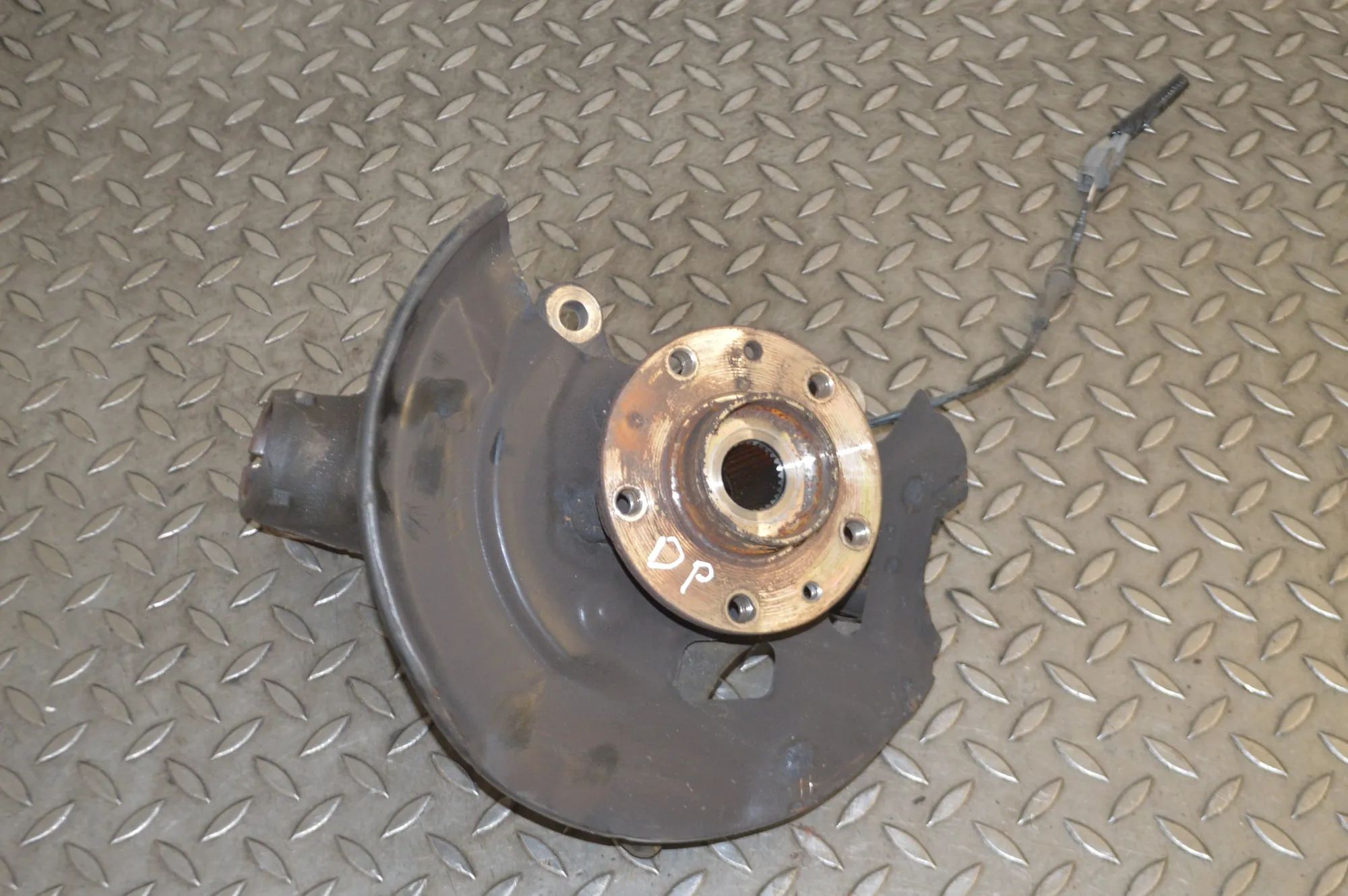 Nissan Qashqai (J11) Front Right Wheel Hub Front Right Wheel Hub — NISSAN QASHQAI (II J11,...