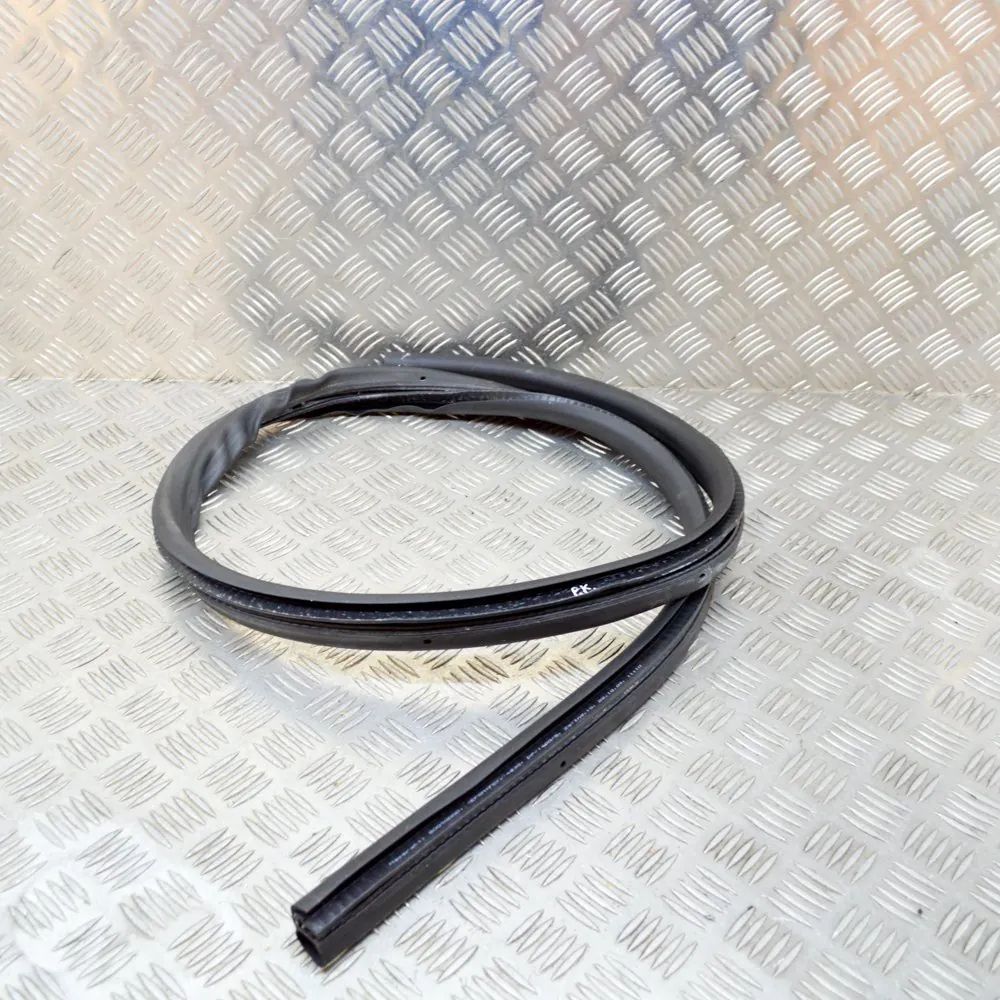 Maserati GranTurismo / GranCabrio Door rubber seal — front left Door rubber seal — front left — MASERATI GRAN (...