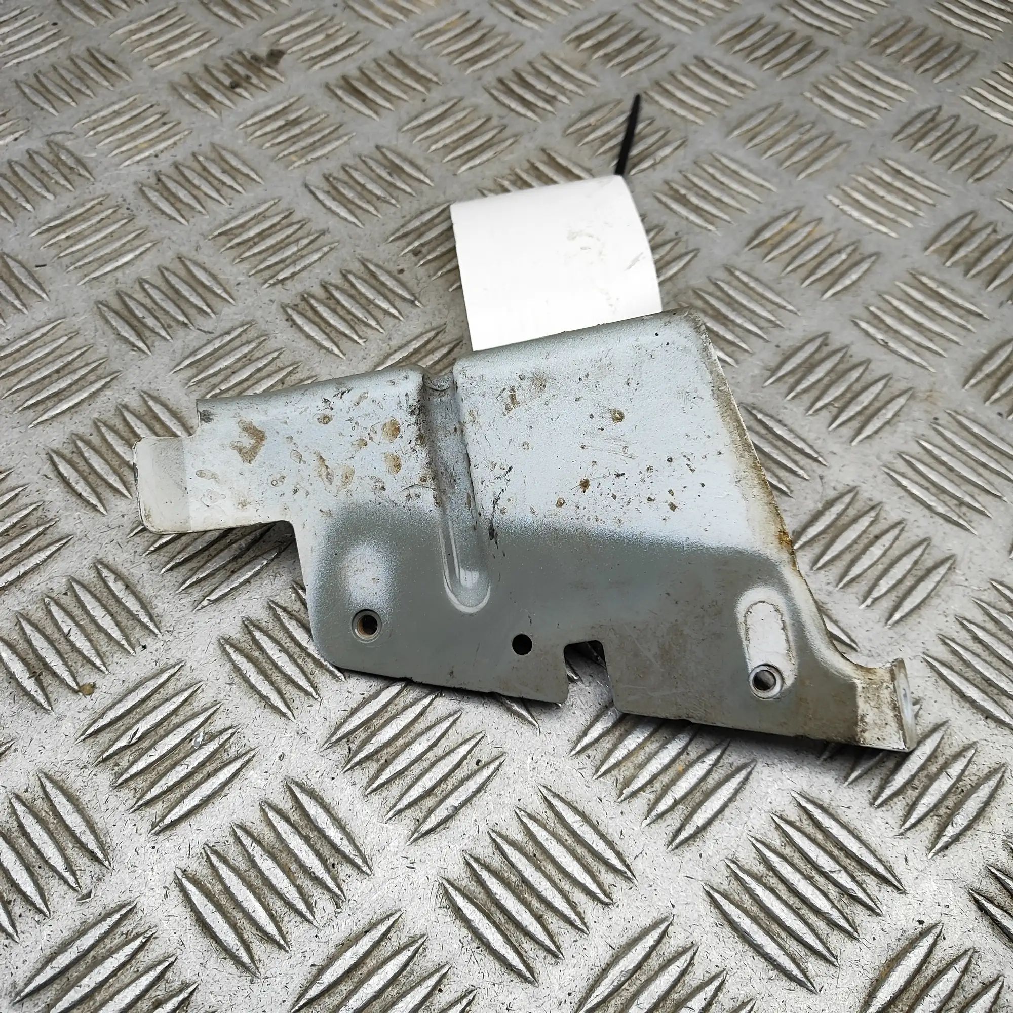 Renault Master Fender bracket — front right Fender bracket — front right — RENAULT MASTER (...