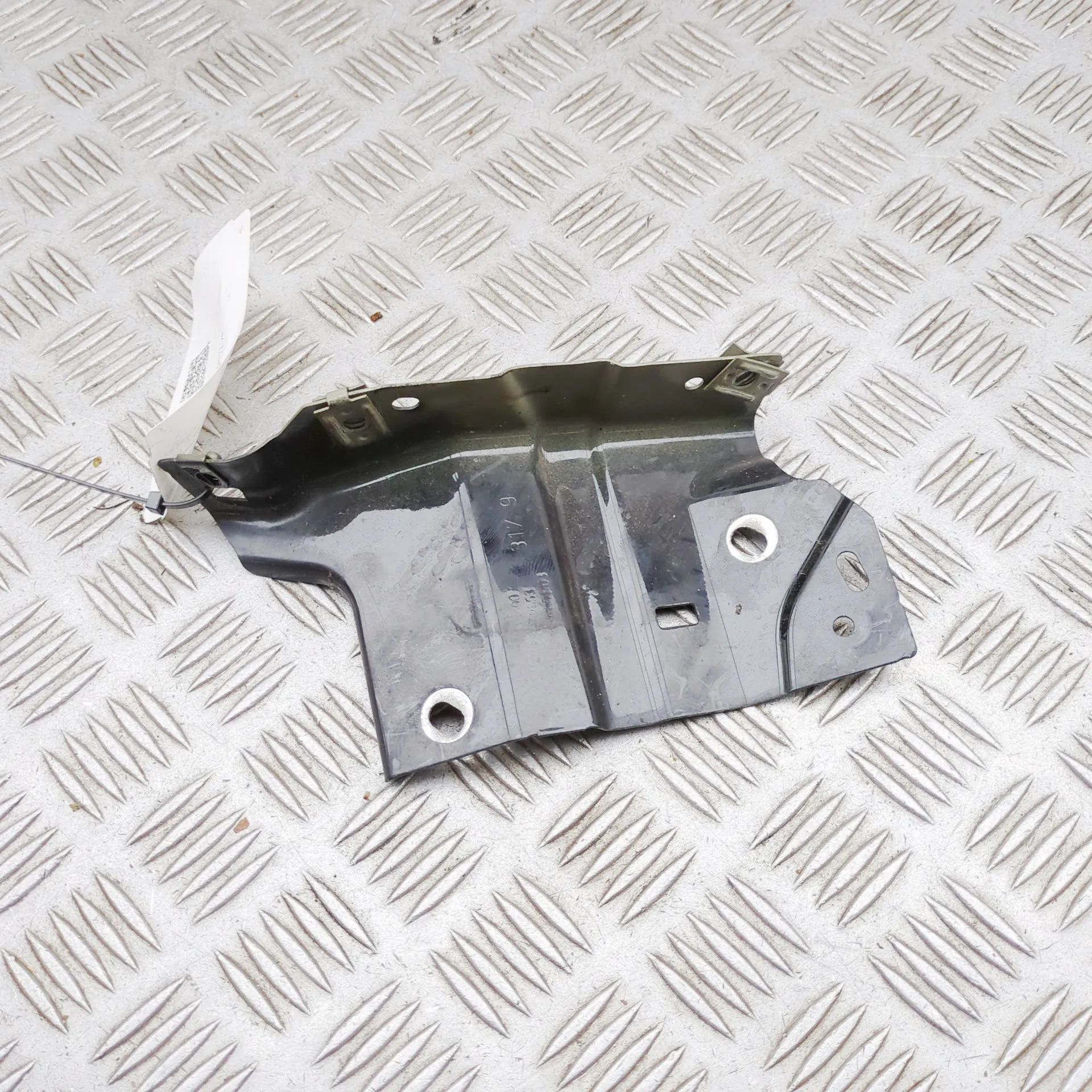 Opel Crossland X Fender bracket — front right Fender bracket — front right — OPEL CROSSLAND (...