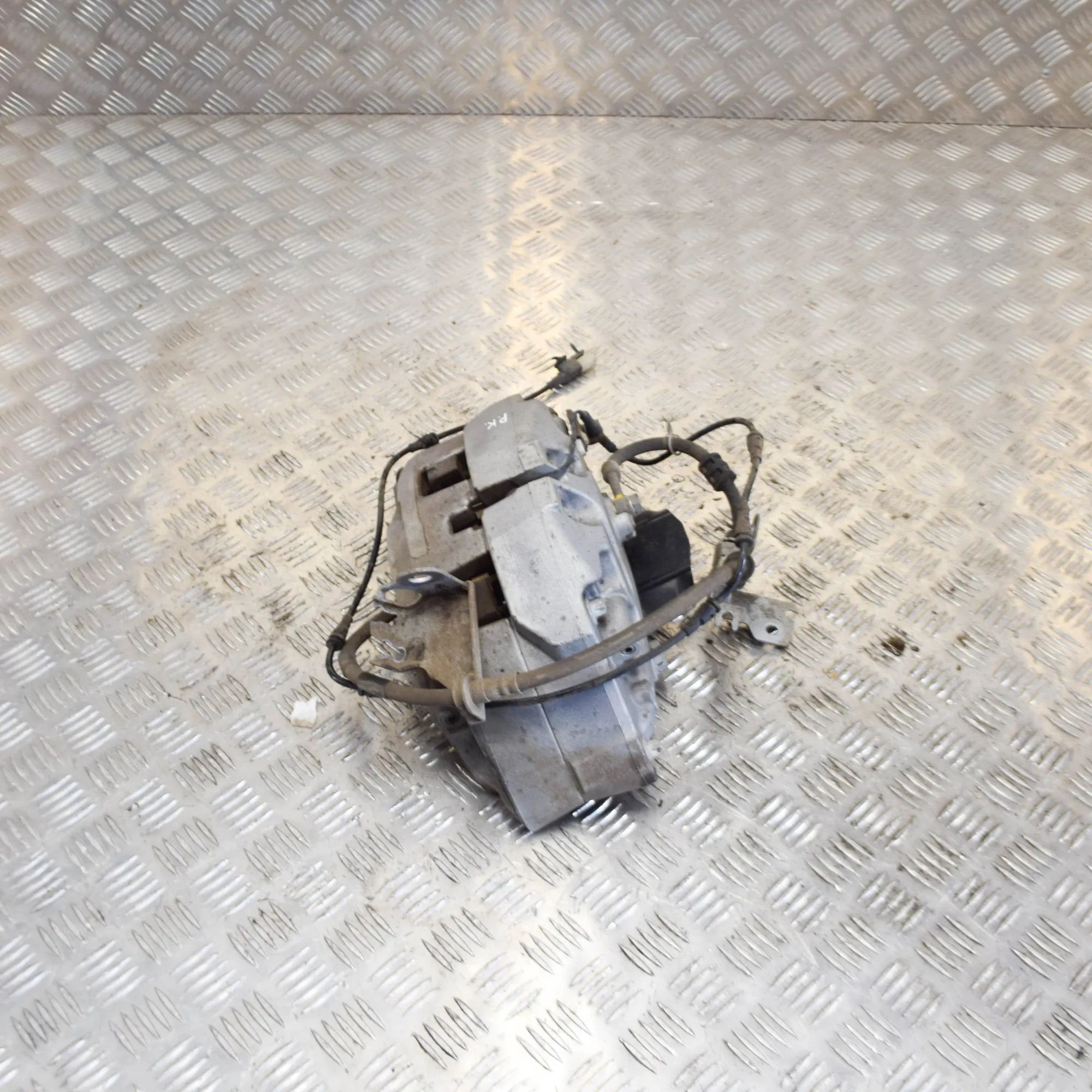 Land Rover Discovery Brake caliper — front left Brake caliper — front left — LAND ROVER DISCOVE...