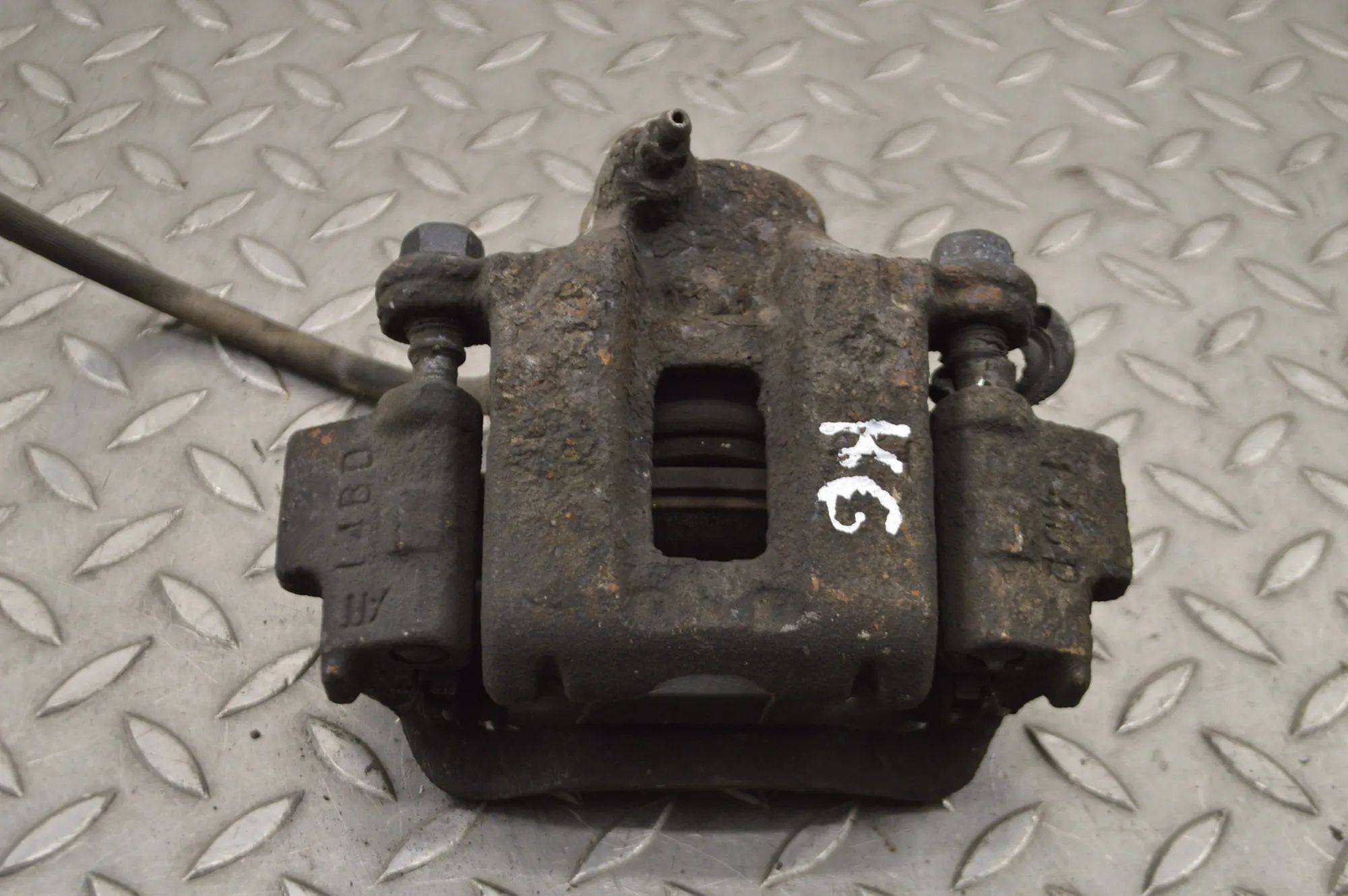 Toyota Land Cruiser 100 Brake caliper — rear left Brake caliper — rear left — TOYOTA LAND CRUISER...