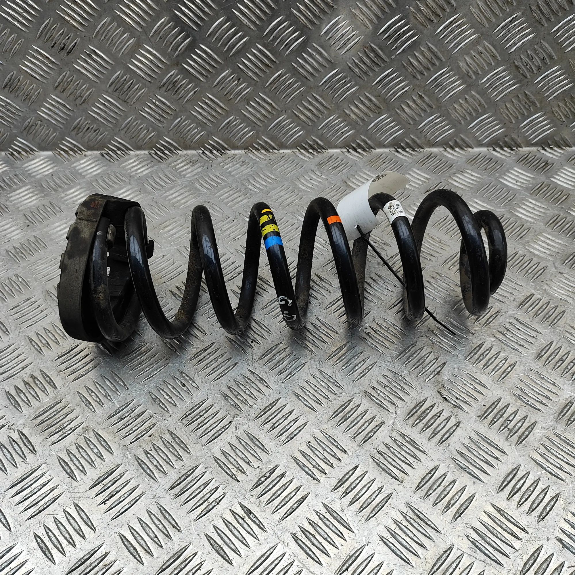 Jaguar XE Coil spring — rear right Coil spring — rear right — JAGUAR XE (X760) (20...