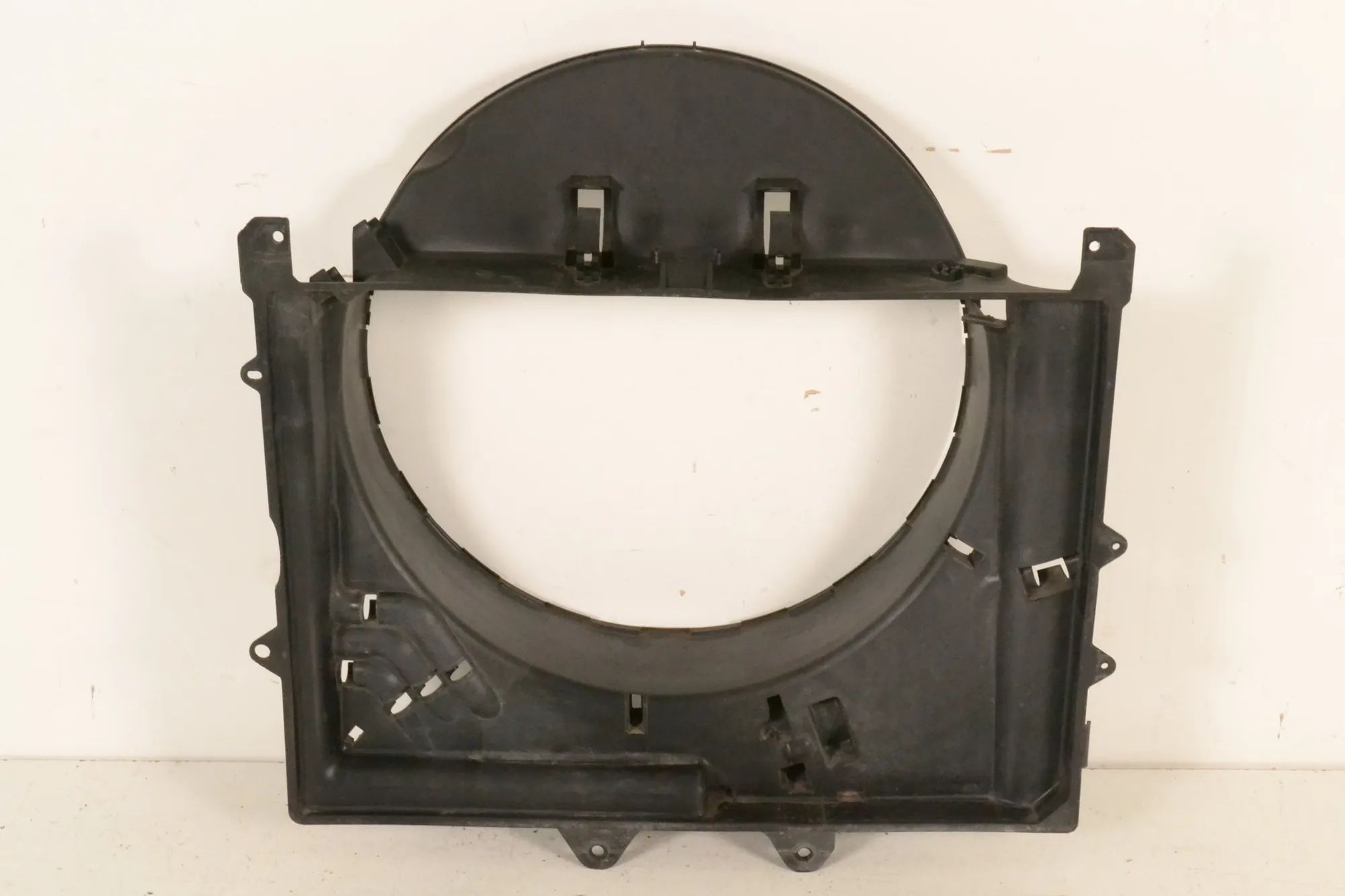 Land Rover Discovery Engine Cooling Fan Shroud Engine Cooling Fan Shroud — LAND ROVER DISCOVER...