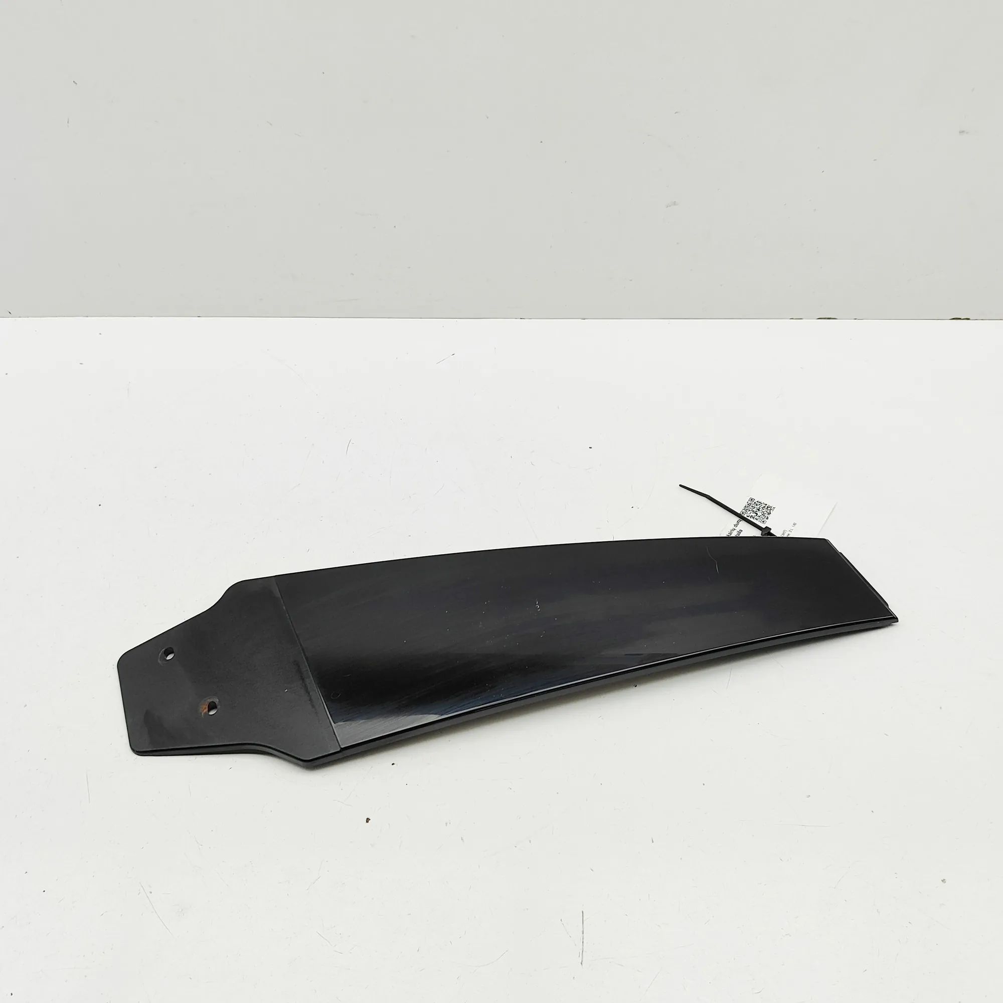 Volkswagen Arteon Exterior B-pillar trim — left Exterior B-pillar trim — left — VW ARTEON (3H7)...