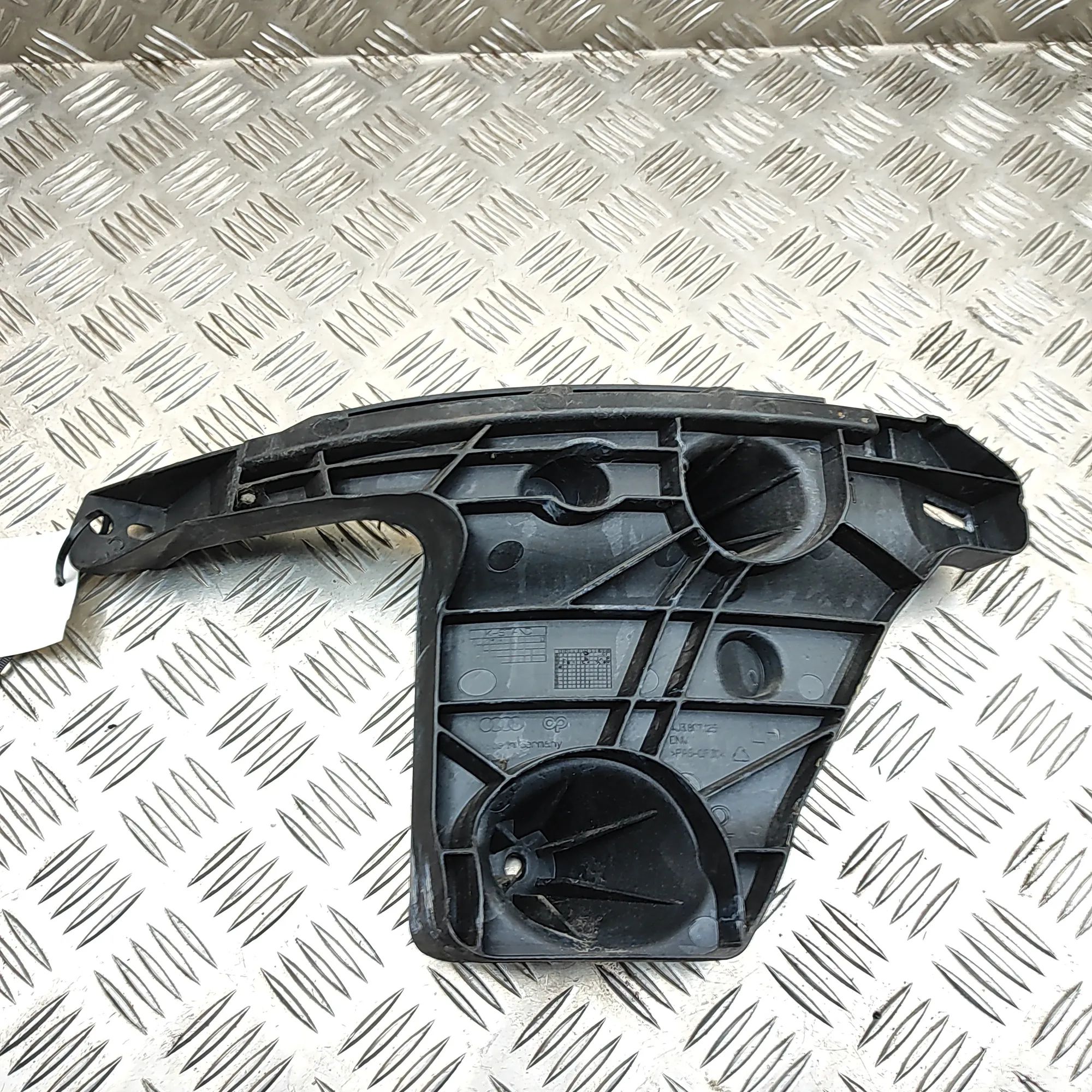 Audi e-tron GT (FW) Rear Left Bumper Bracket Rear Left Bumper Bracket — AUDI E-TRON GT (Salo...